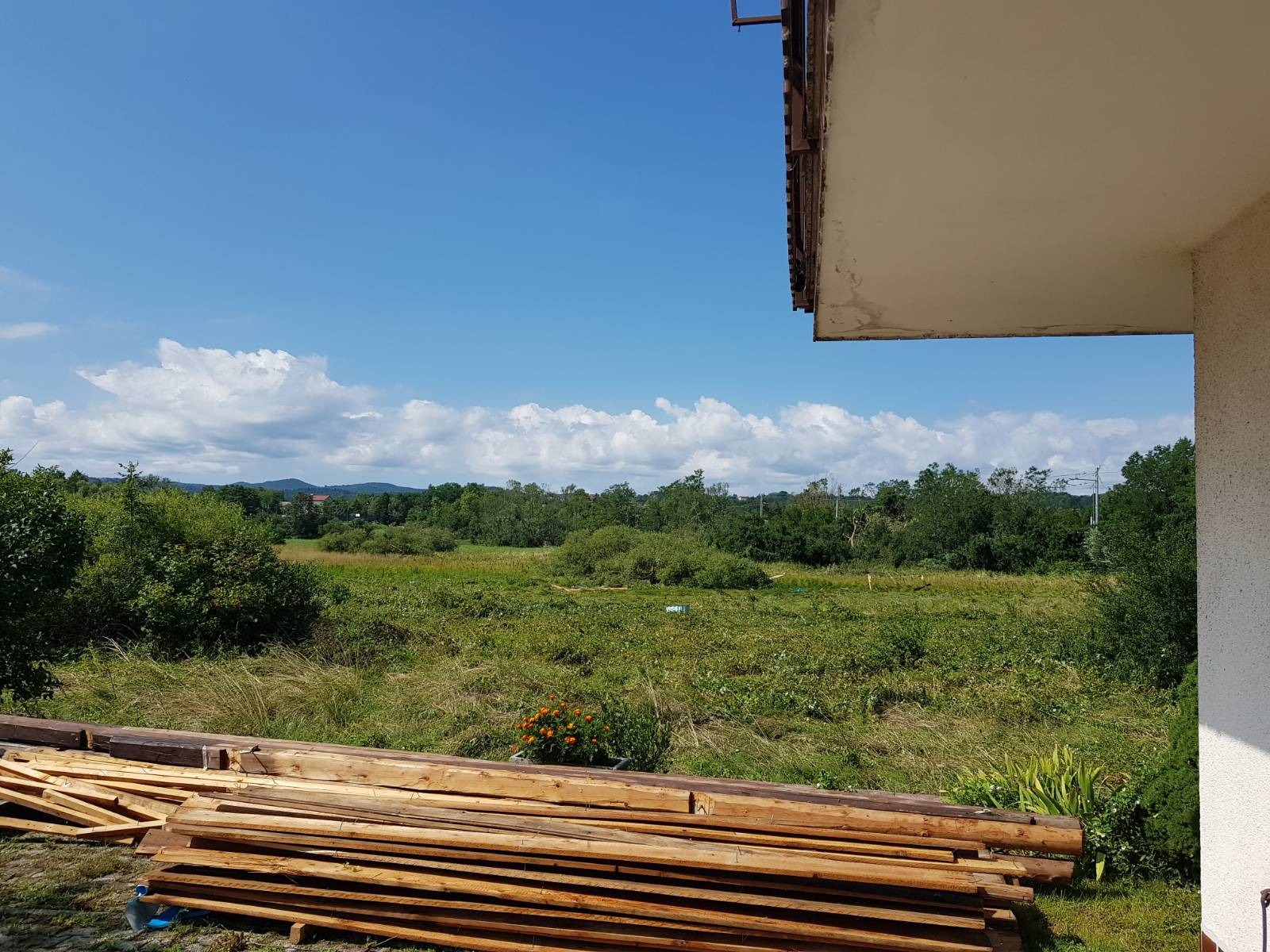 Tornado v Ilirski Bistrici je poškodoval več objektov