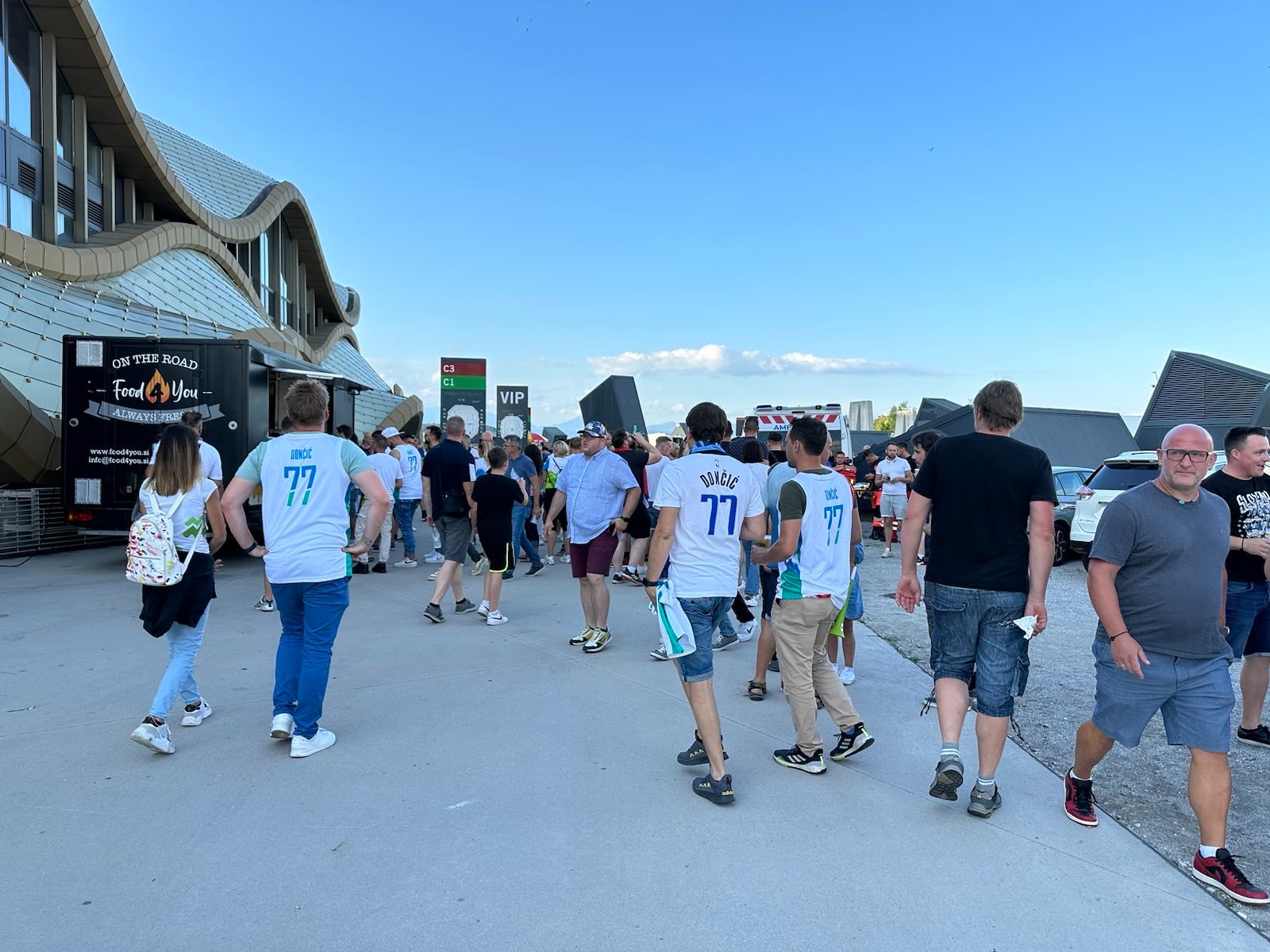 Vzdušje pred tekmo v Stožicah. (Foto: N1)