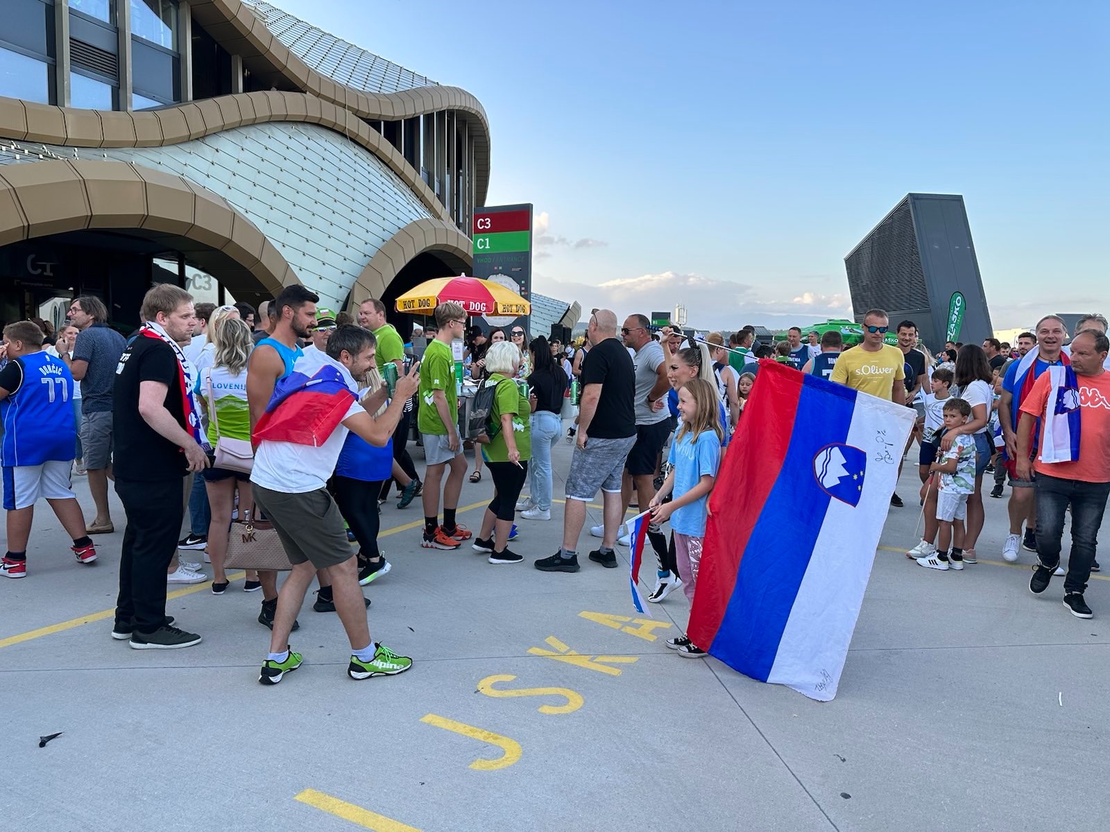 Vzdušje pred tekmo v Stožicah. (Foto: N1)