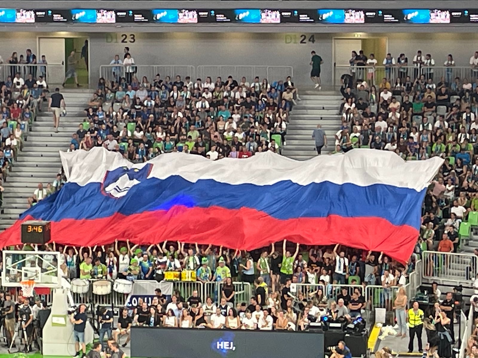 Vzdušje v dvorani. (Foto: N1)