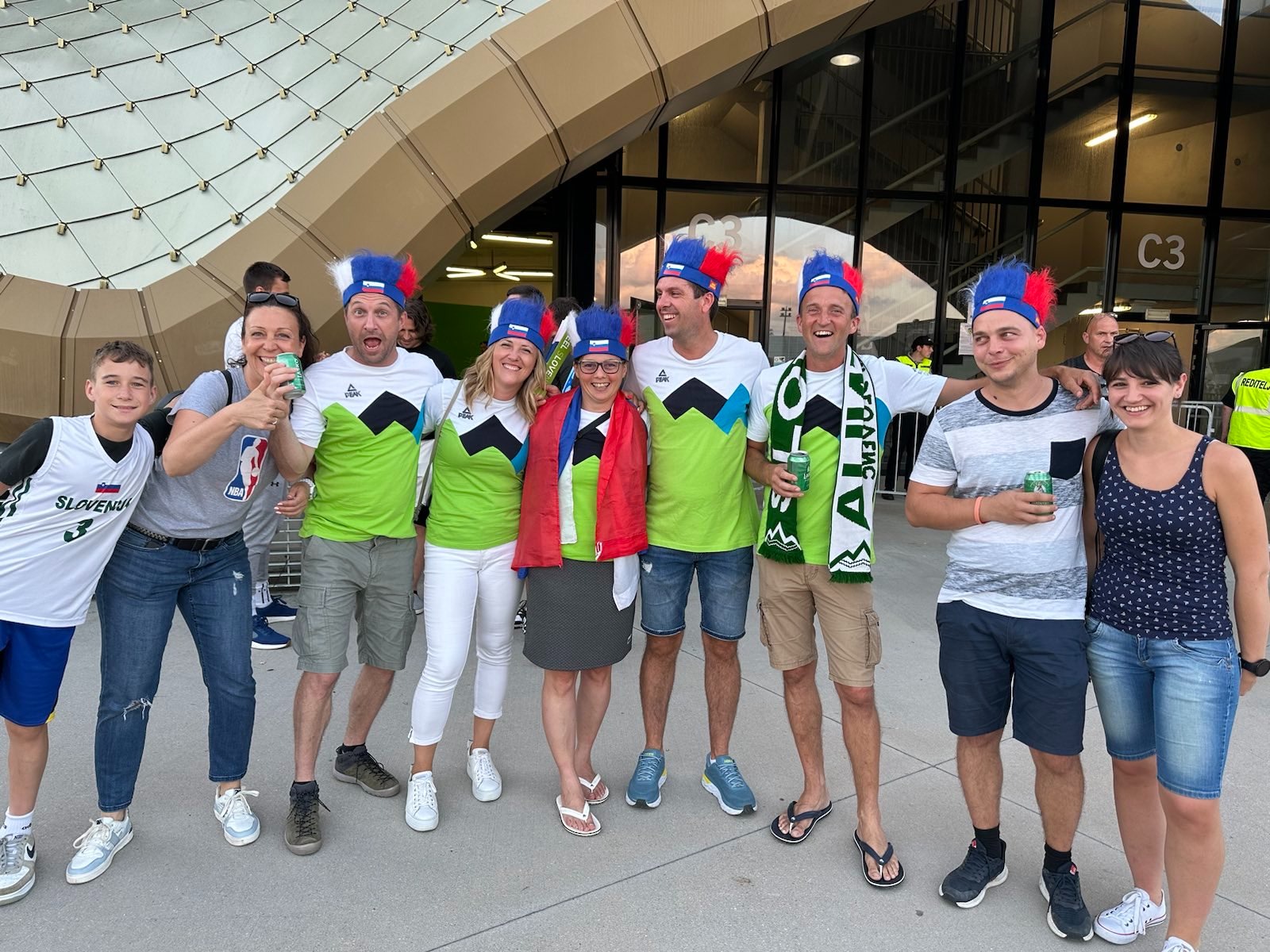 Vzdušje pred tekmo v Stožicah. (Foto: N1)