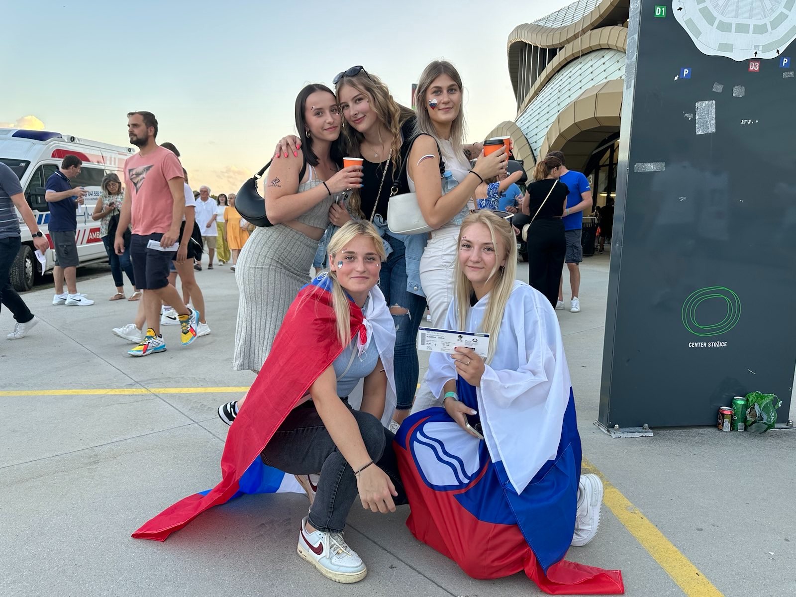 Vzdušje pred tekmo v Stožicah. (Foto: N1)