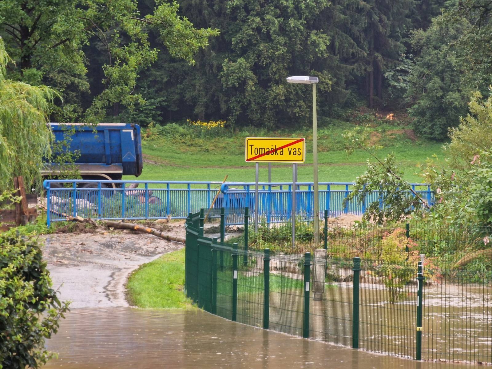 Poplavljena Tomaska vas na Koroškem (foto: Aljaž Uršej/N1)
