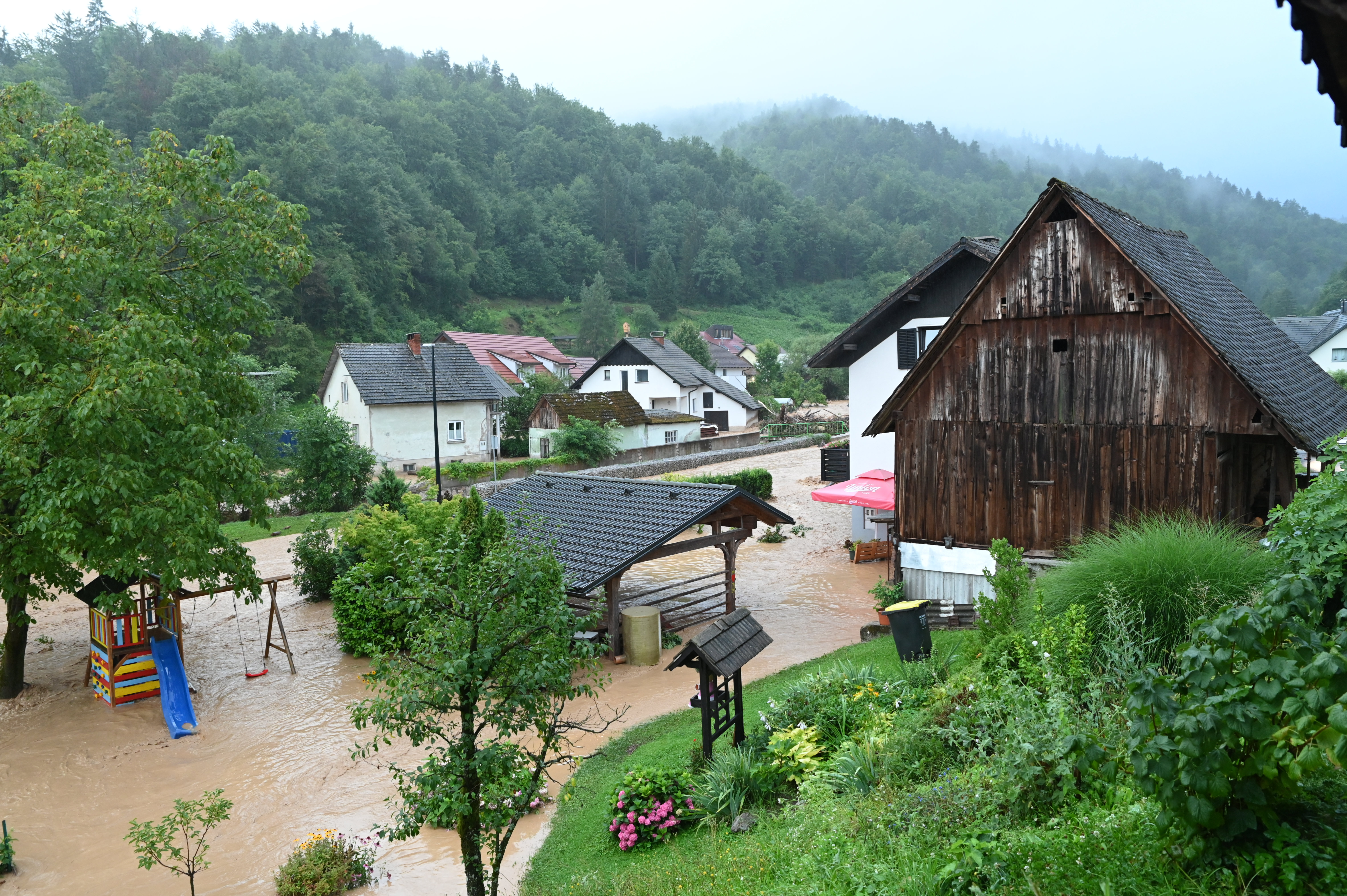 Poplavljena reka Sora. (Žiga Živulović/BOBO)