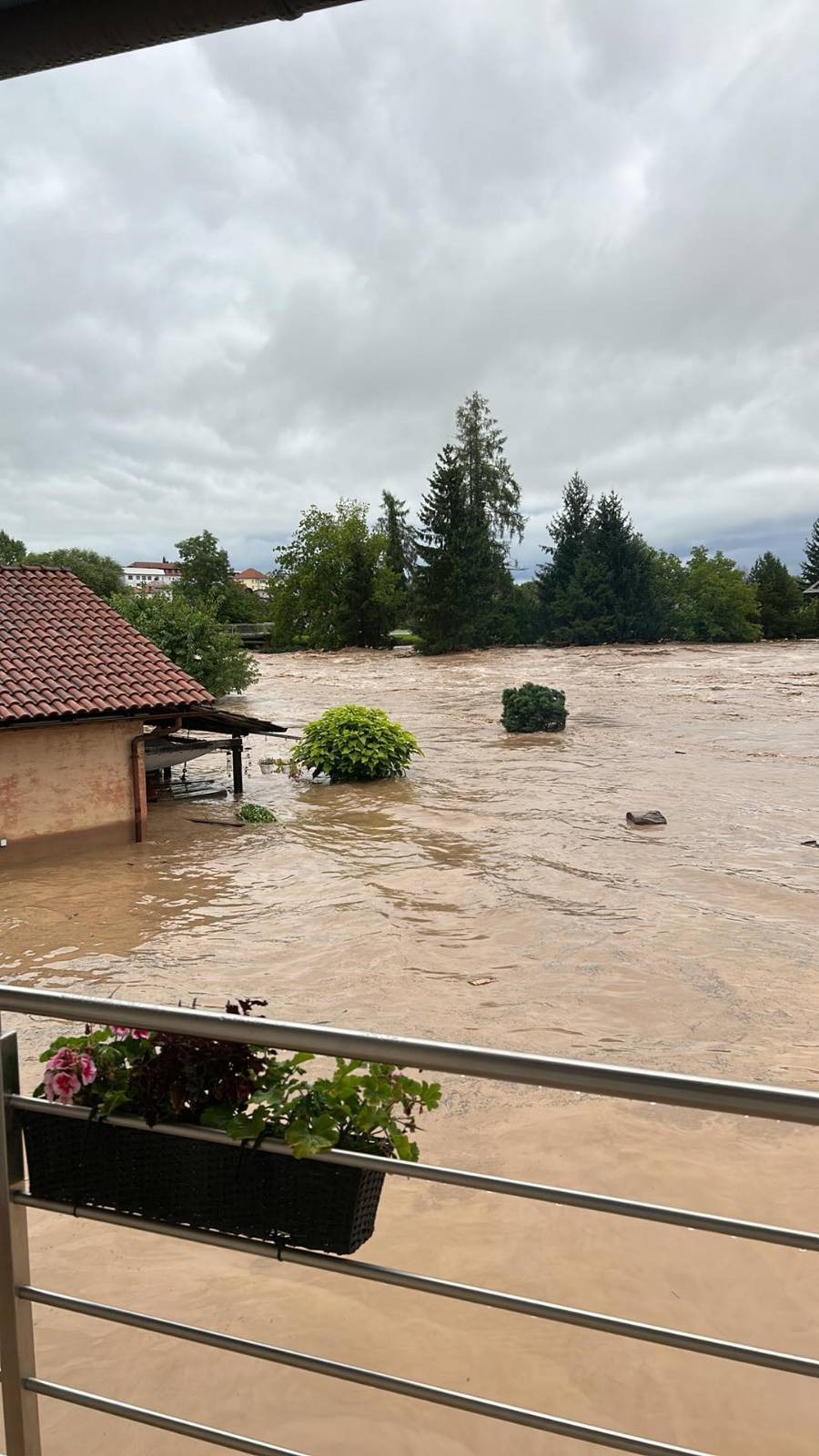 Poplavljena Poljanska Sora