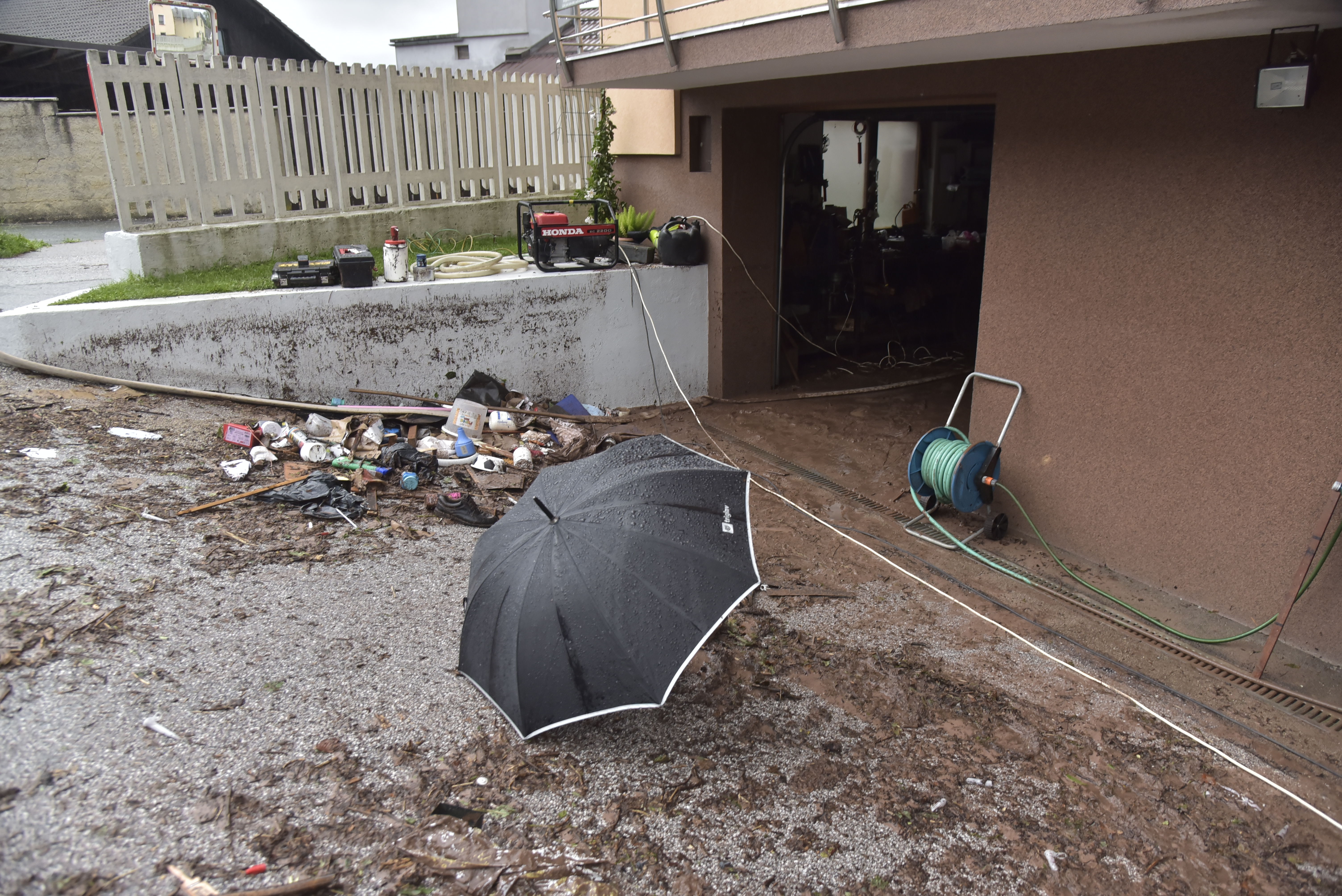 Poplave po nalivih v okolici Medvod.