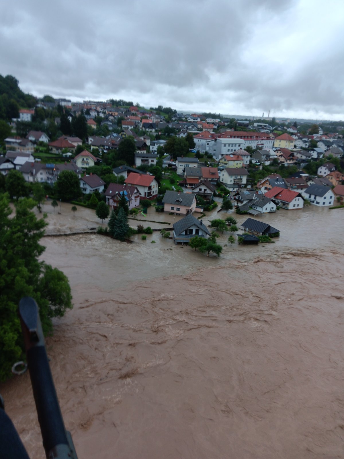 Poplave na območju Škofje Loke (Foto: Posnetki Slovenske vojske)
