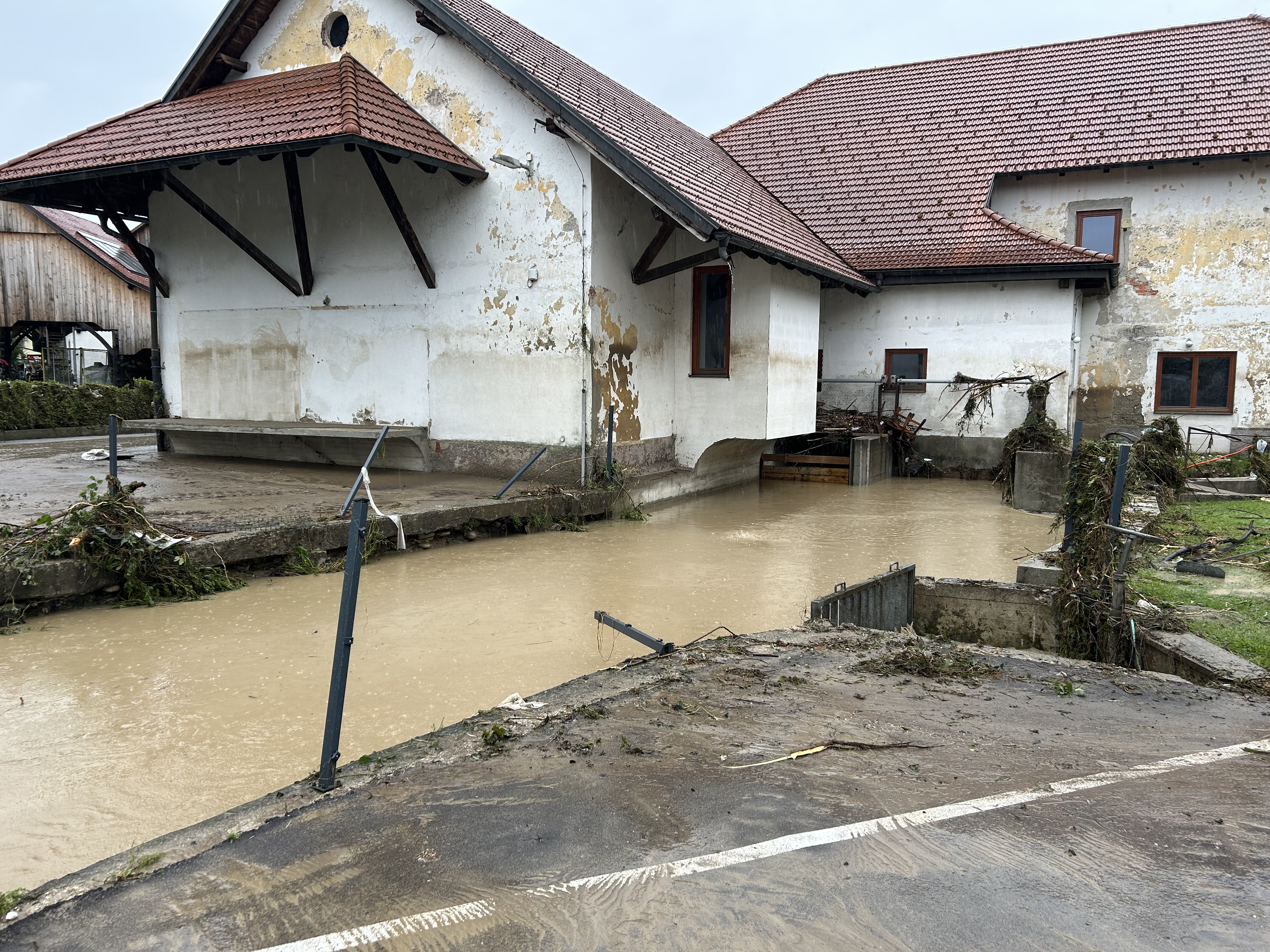Razdejanje, ki so ga pustile poplave (Foto: Nejc Šporin / UPRS)