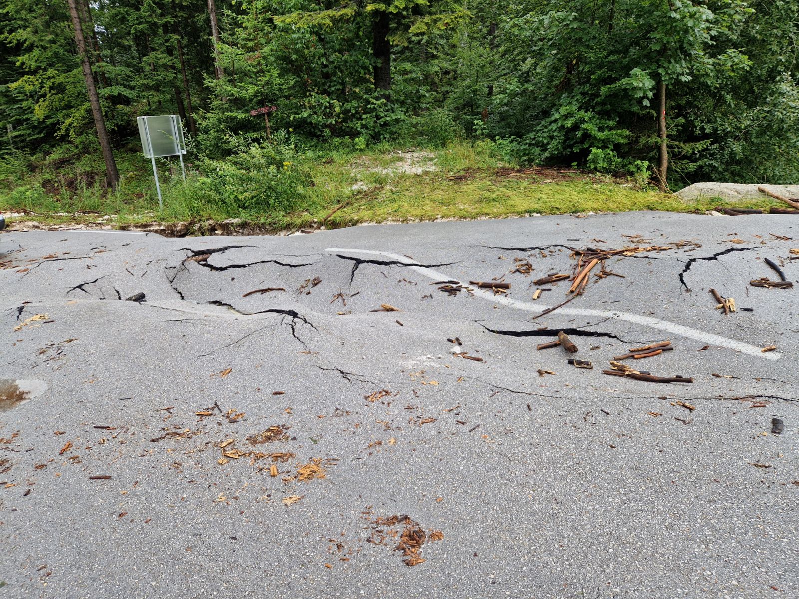 Kamnik poplave, ceste