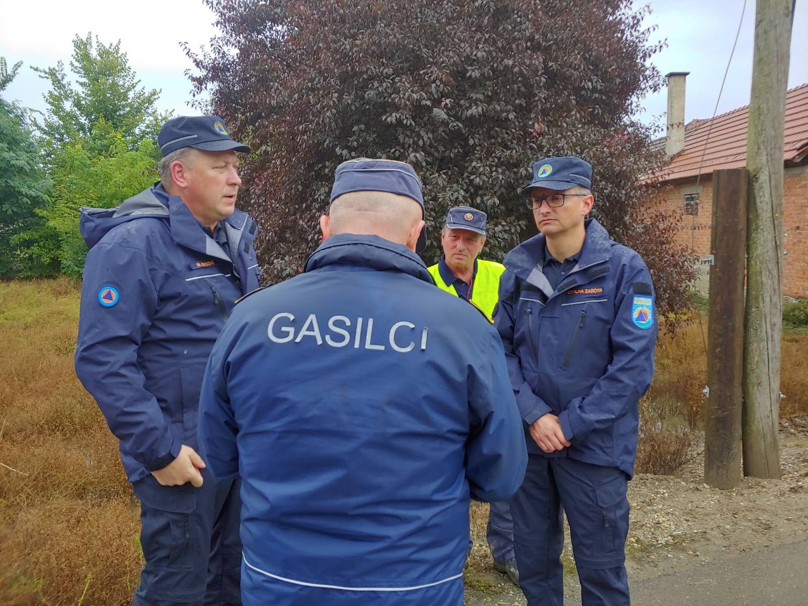 Obrambni minister Marjan Šarec si je ogledal območje poplavljanja Mure (foto: N1)