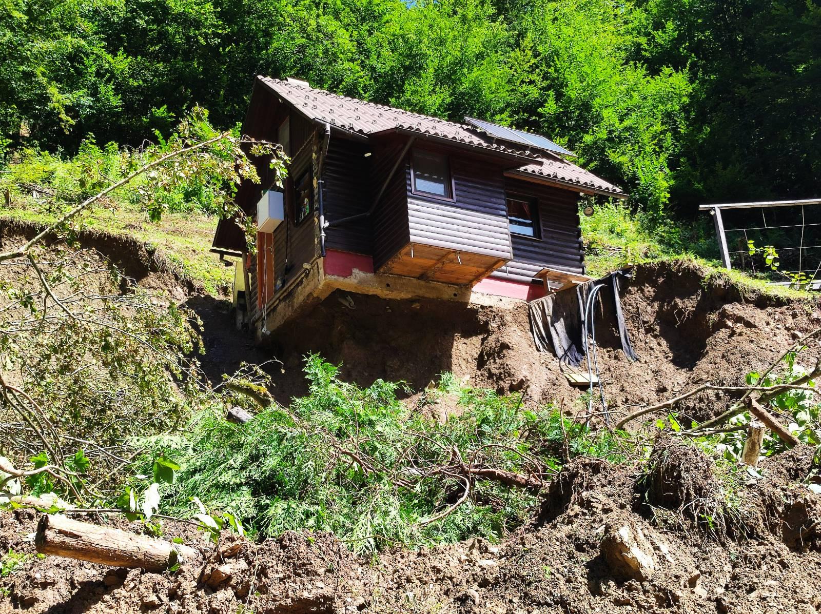 Posledice vremenske ujme v Hrastnici, avgust 2023. Foto: N1