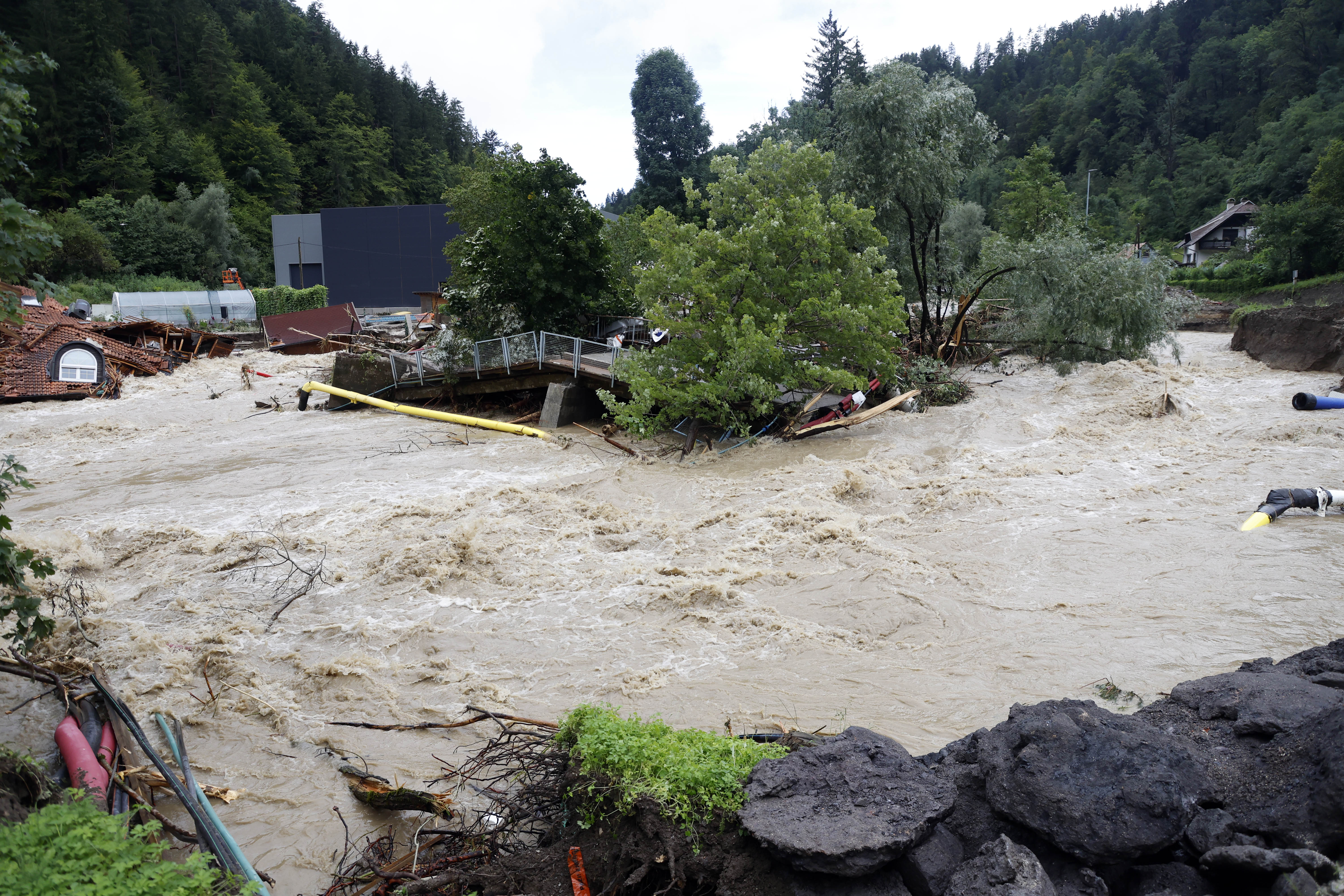 Meža, hiša, poplave, Prevalje, družina Fužir