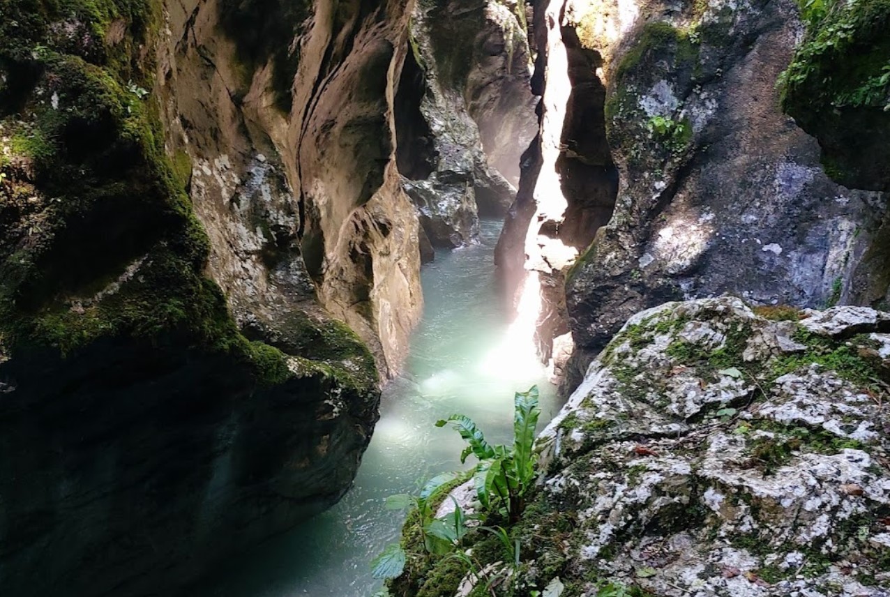 Tolminska korita/Vanessa Ivana Flis/GOOGLE ZEMLJEVIDI (zajem zaslona)