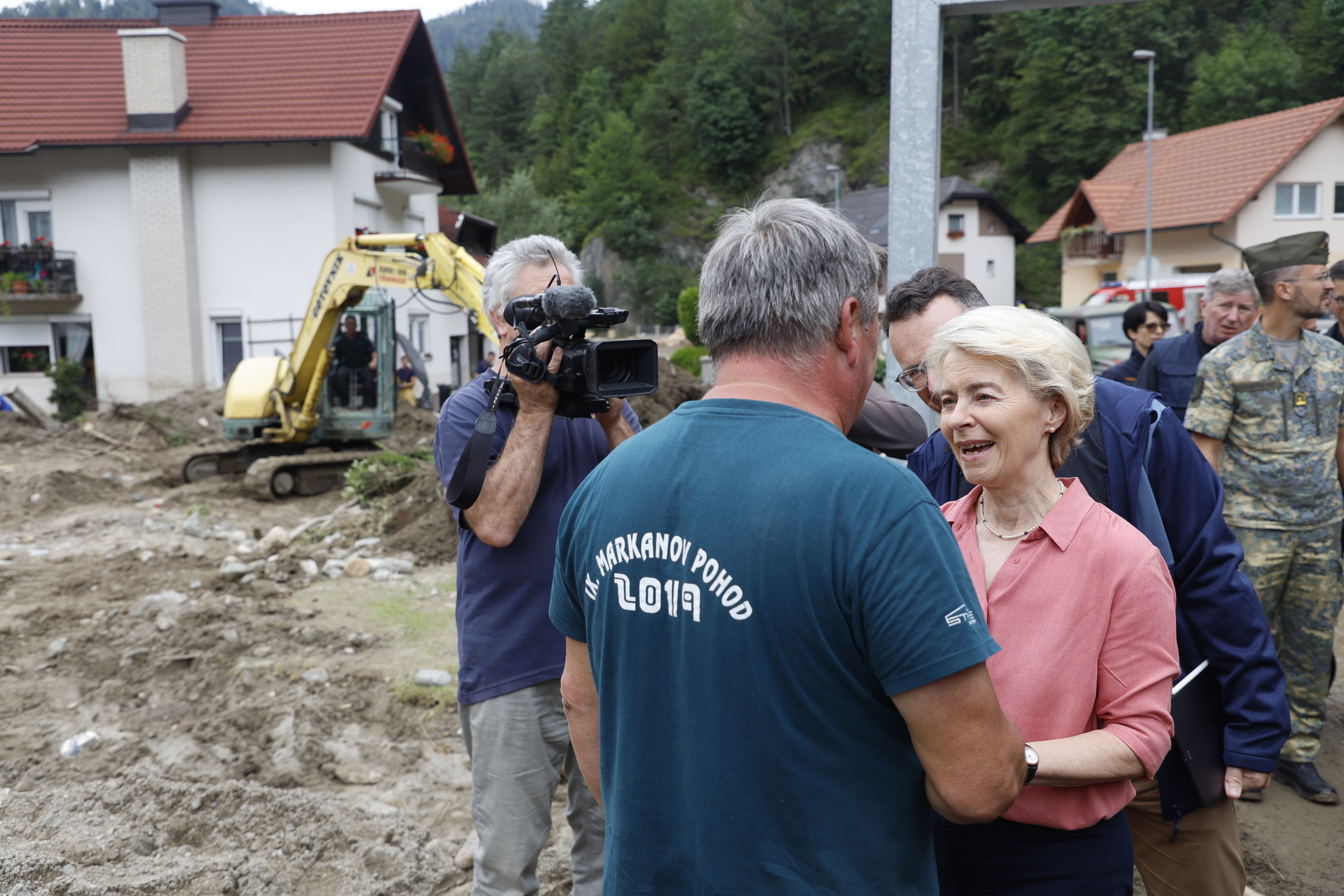 Robert Golob in Ursula von der Leyen na obisku v Črni na Koroškem (Foto: Borut Živulović /BOBO)