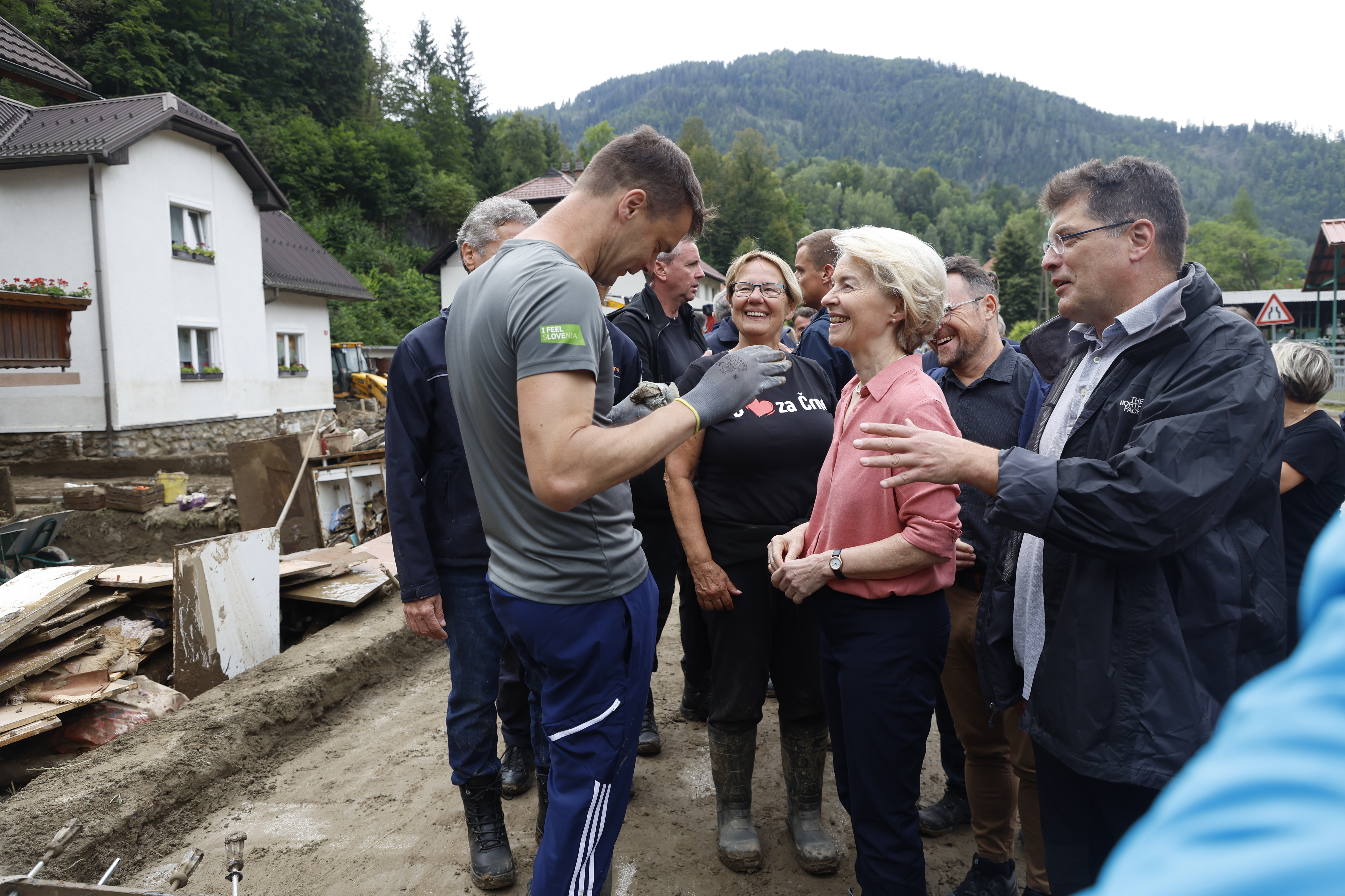 Robert Golob in Ursula von der Leyen na obisku v Črni na Koroškem (Foto: Borut Živulović /BOBO)