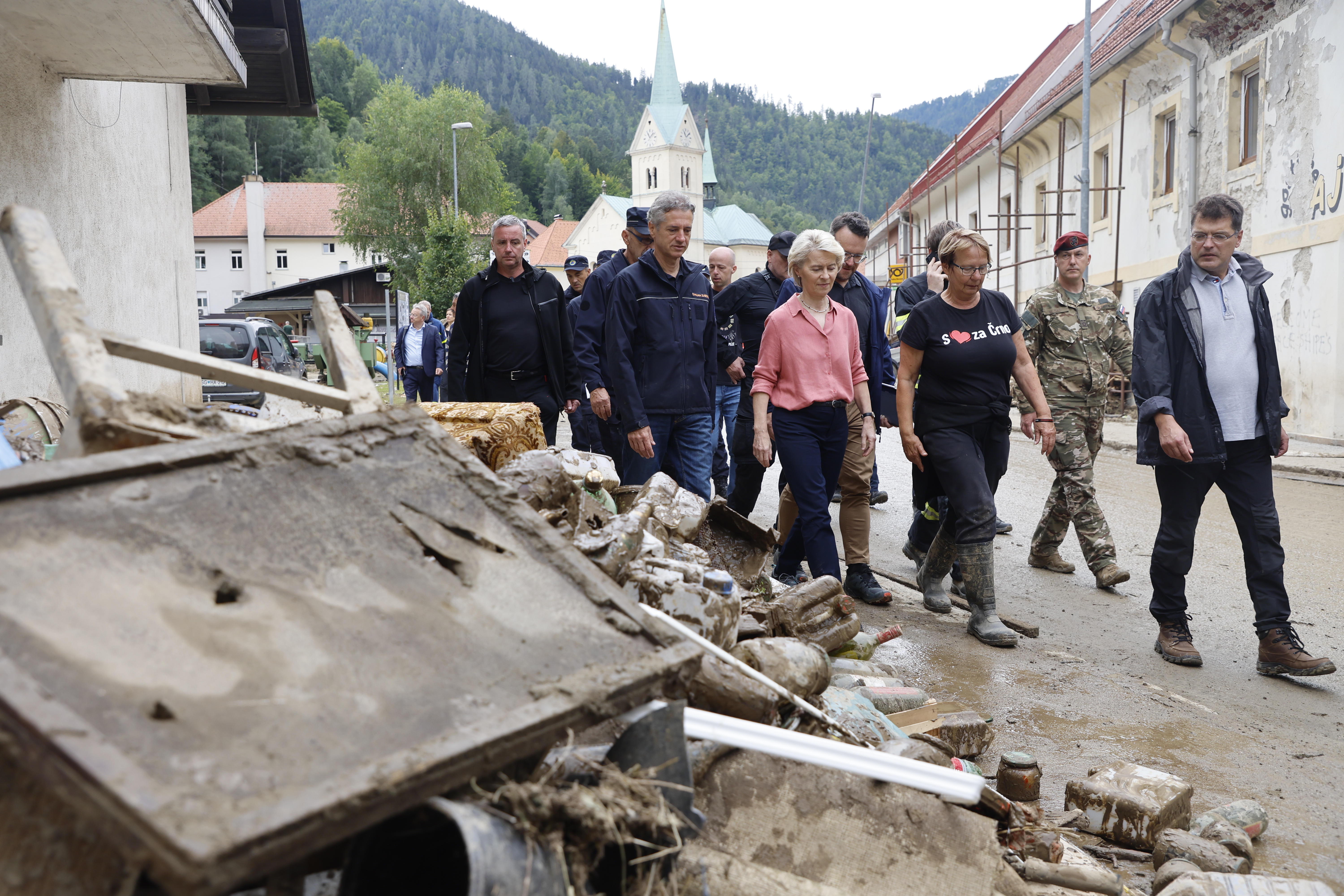 Robert Golob in Ursula von der Leyen na obisku v Črni na Koroškem (Foto: Borut Živulović /BOBO)