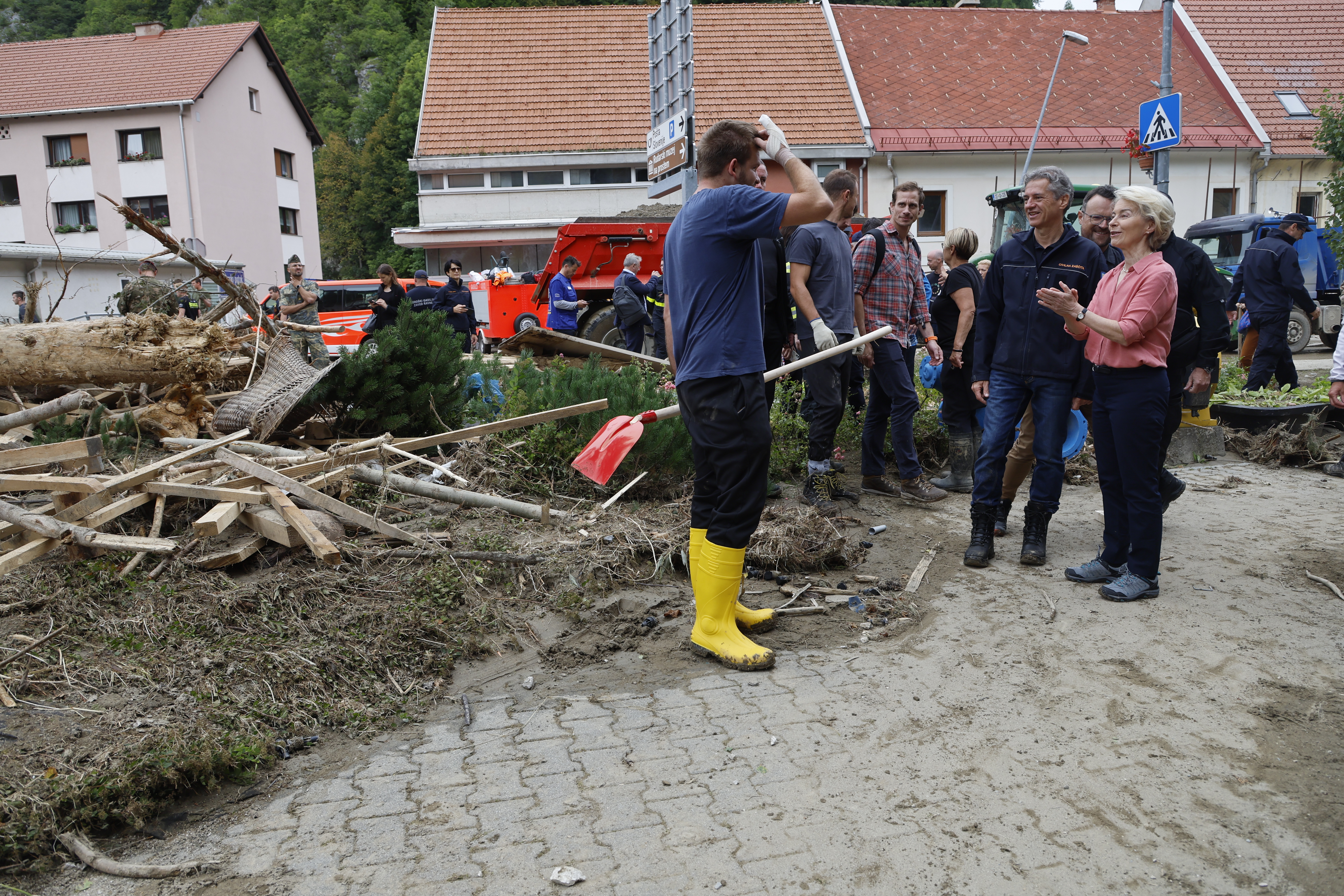 Robert Golob in Ursula von der Leyen na obisku v Črni na Koroškem (Foto: Borut Živulović /BOBO)