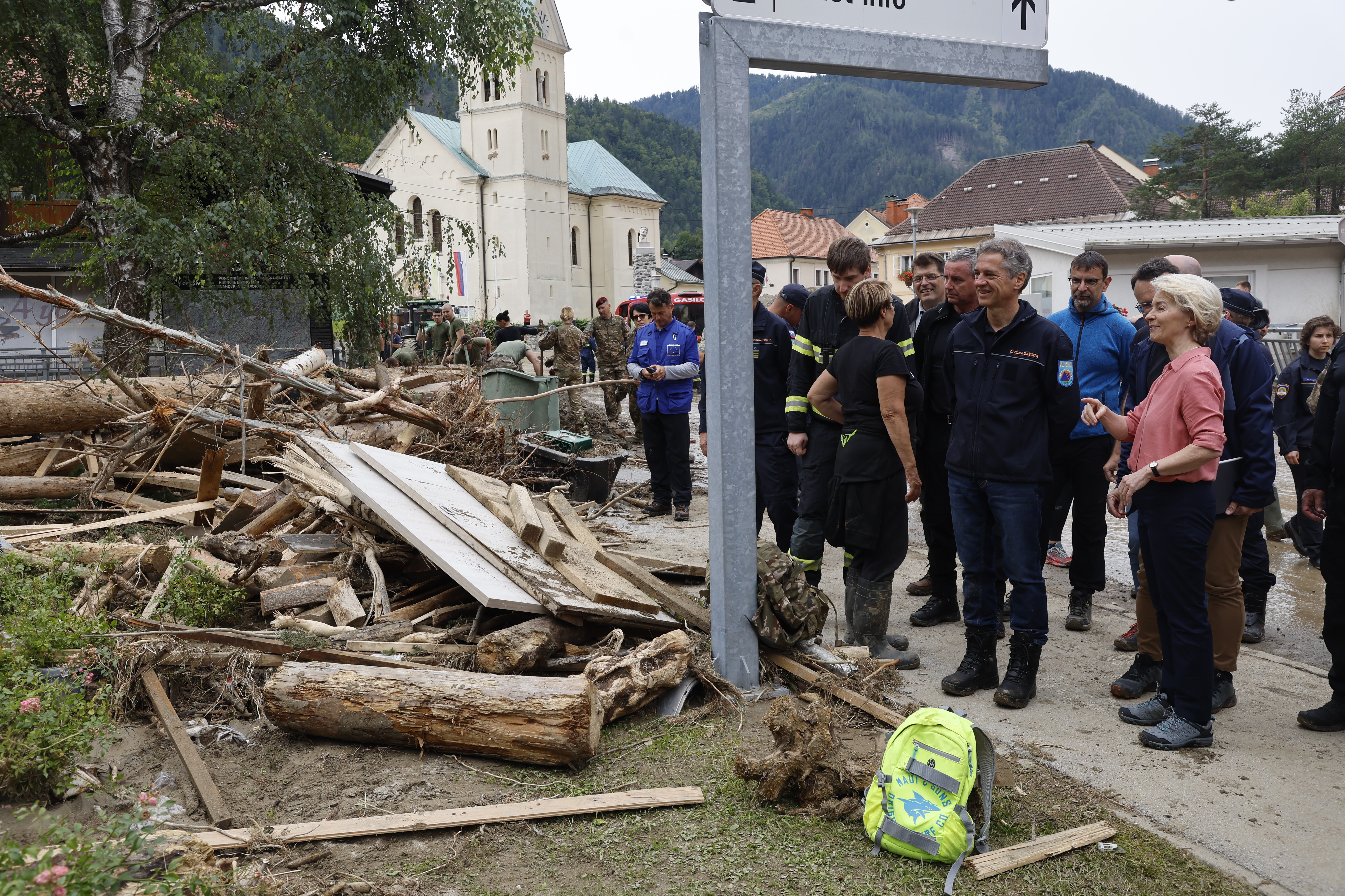 Robert Golob in Ursula von der Leyen na obisku v Črni na Koroškem (Foto: Borut Živulović /BOBO)