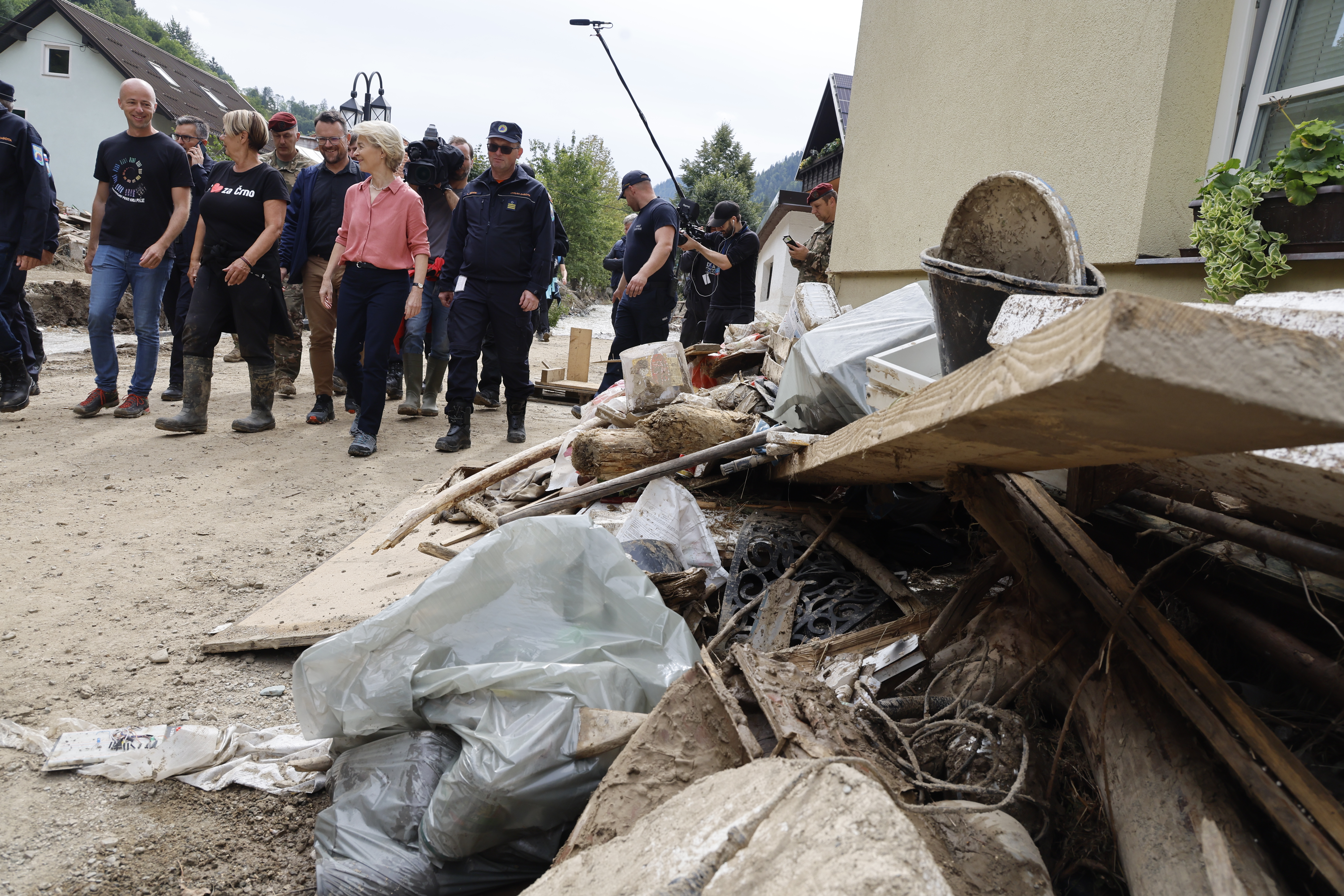 Robert Golob in Ursula von der Leyen na obisku v Črni na Koroškem (Foto: Borut Živulović /BOBO)