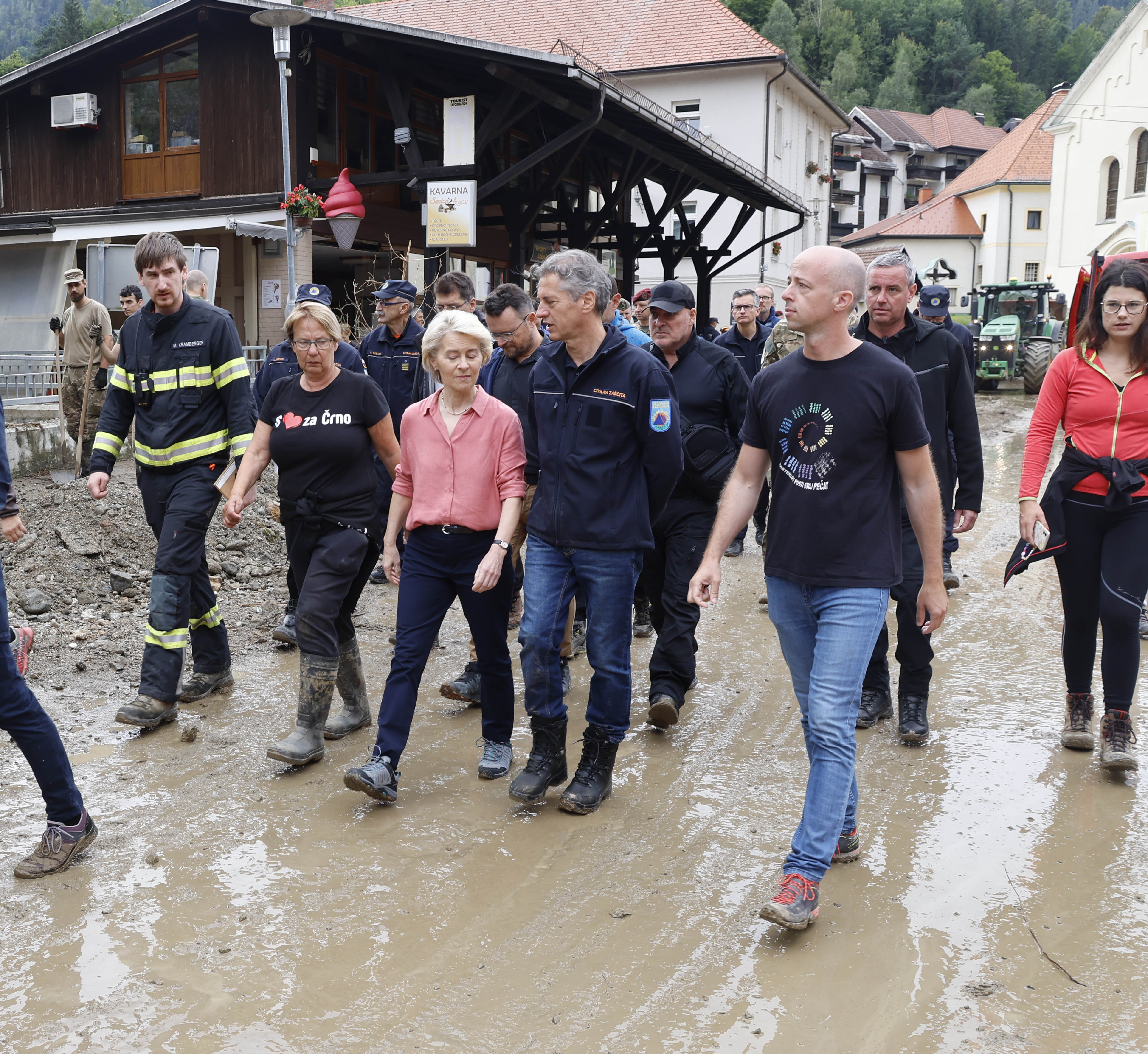 Robert Golob in Ursula von der Leyen na obisku v Črni na Koroškem (Foto: Borut Živulović /BOBO)
