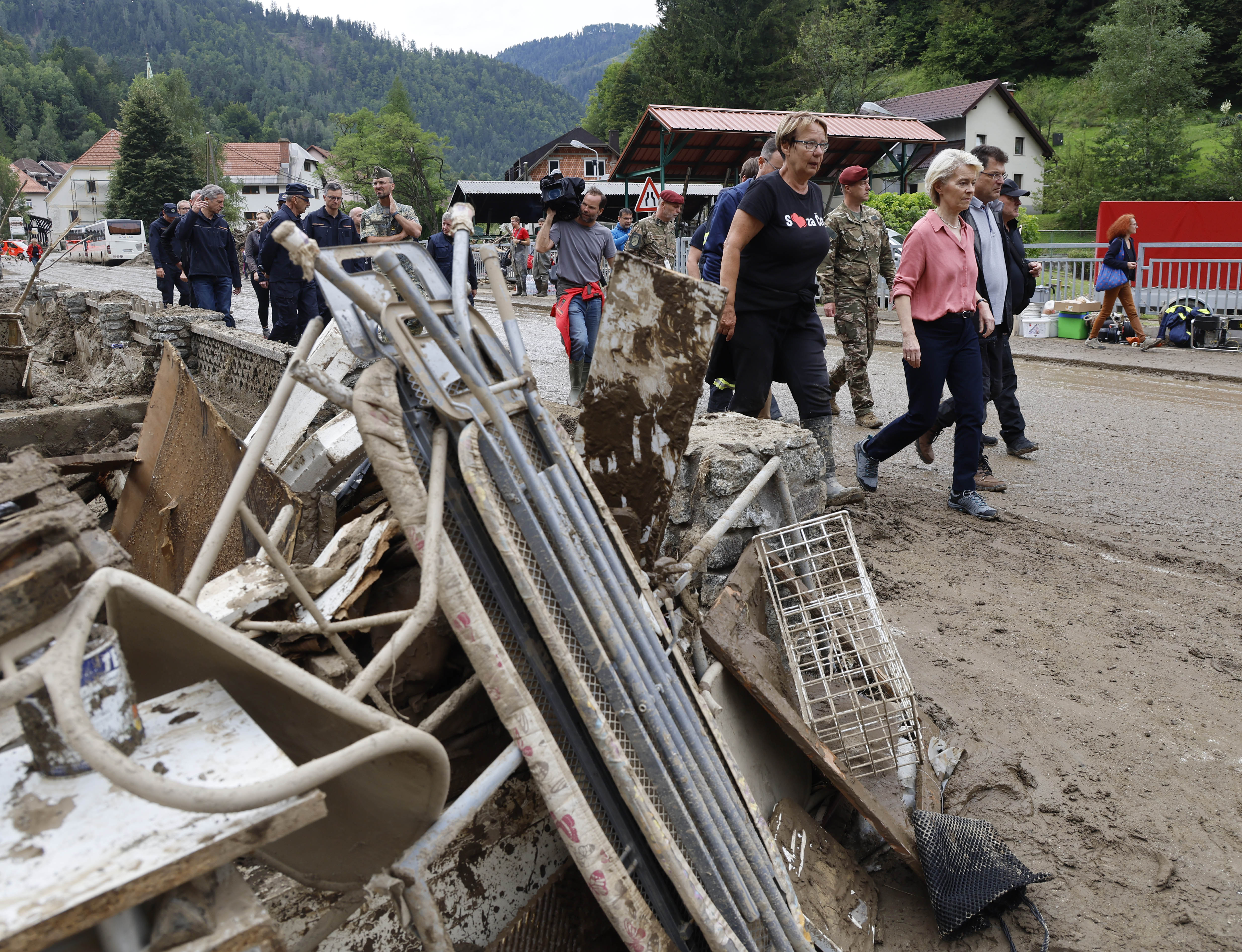 Robert Golob in Ursula von der Leyen na obisku v Črni na Koroškem (Foto: Borut Živulović /BOBO)