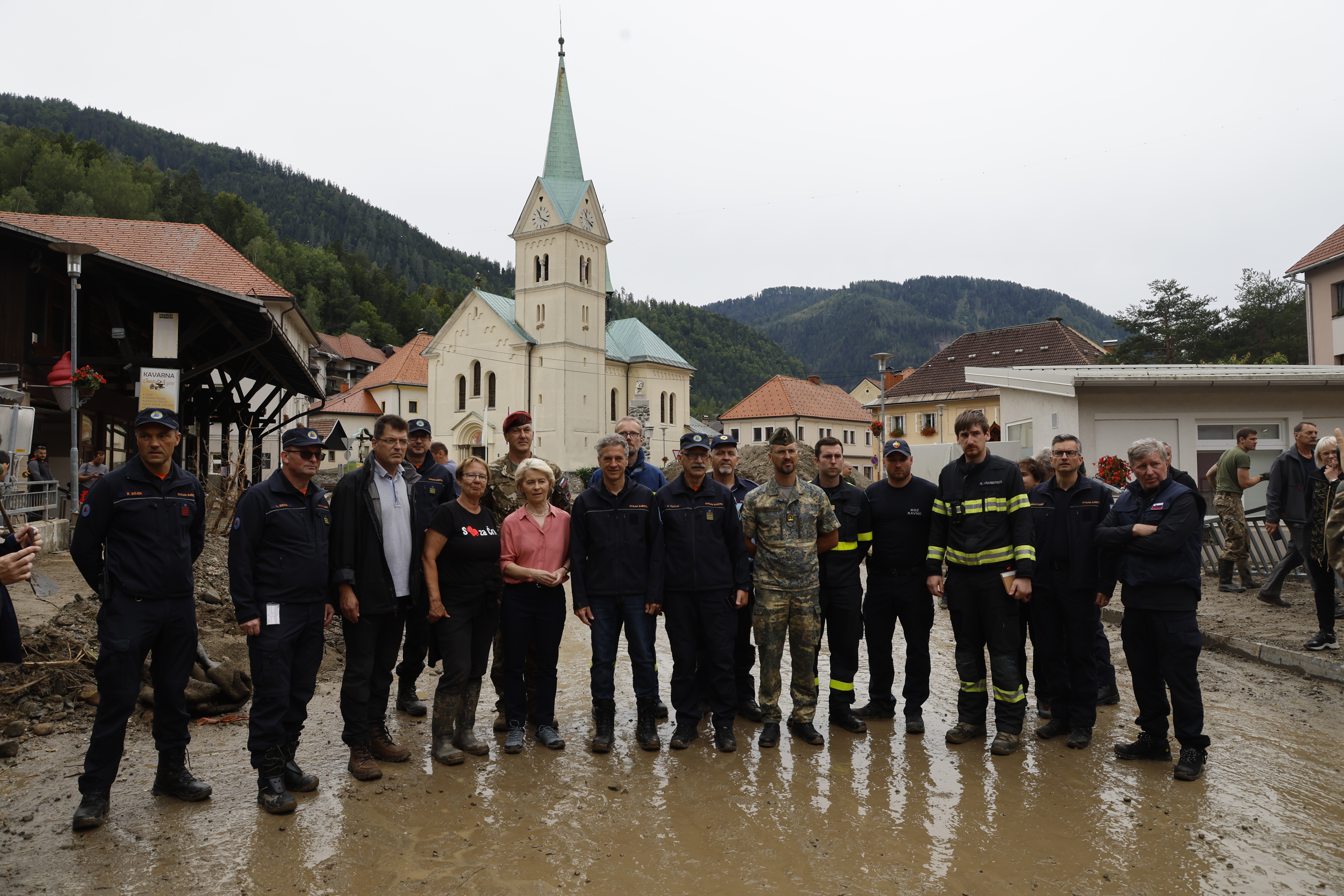 Robert Golob in Ursula von der Leyen na obisku v Črni na Koroškem (Foto: Borut Živulović /BOBO)