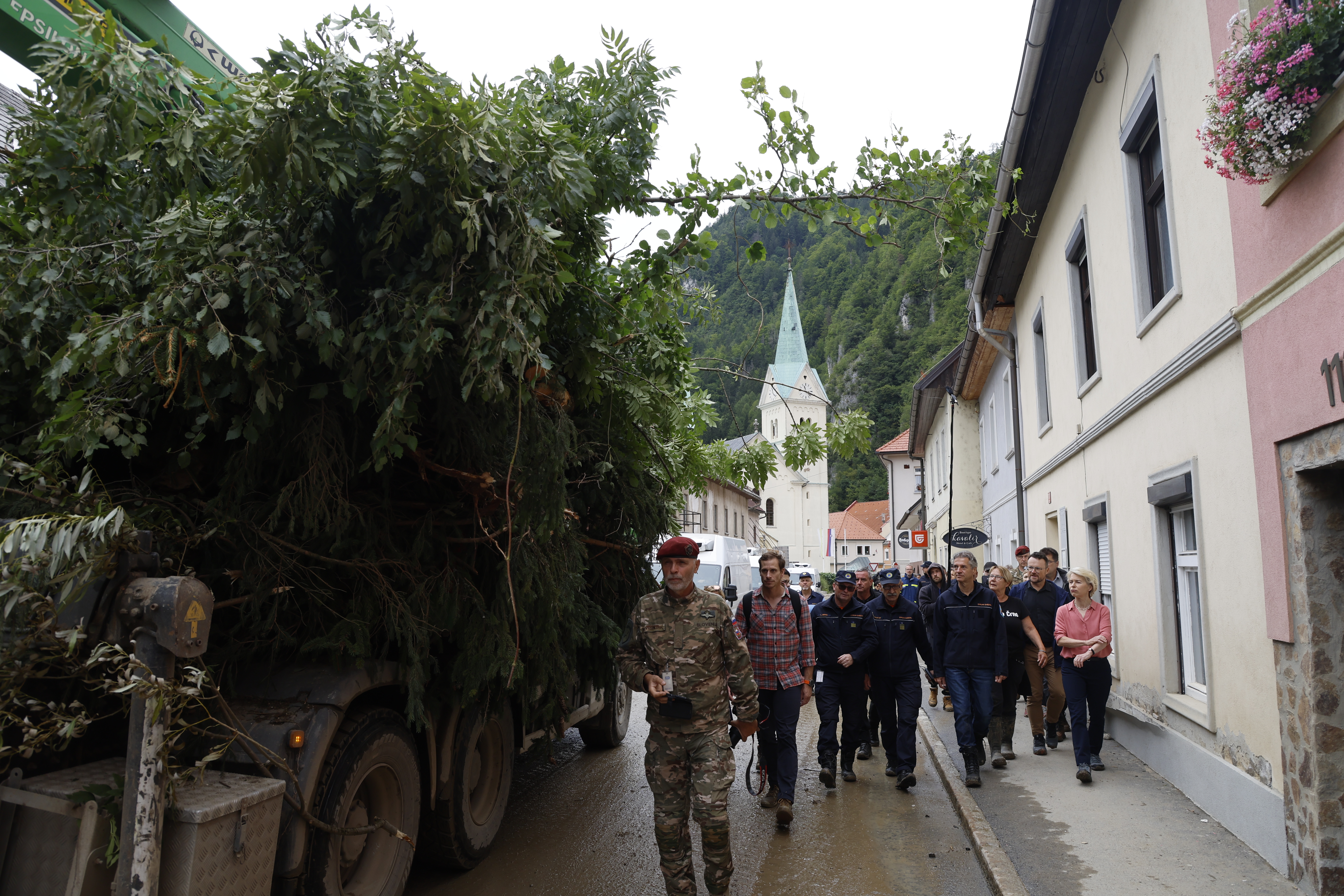 Robert Golob in Ursula von der Leyen na obisku v Črni na Koroškem (Foto: Borut Živulović /BOBO)