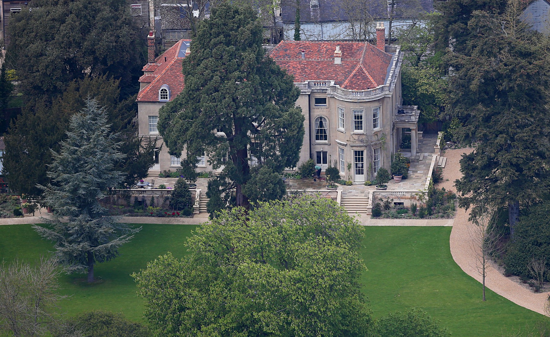 Otok Georga in Amal Clooney