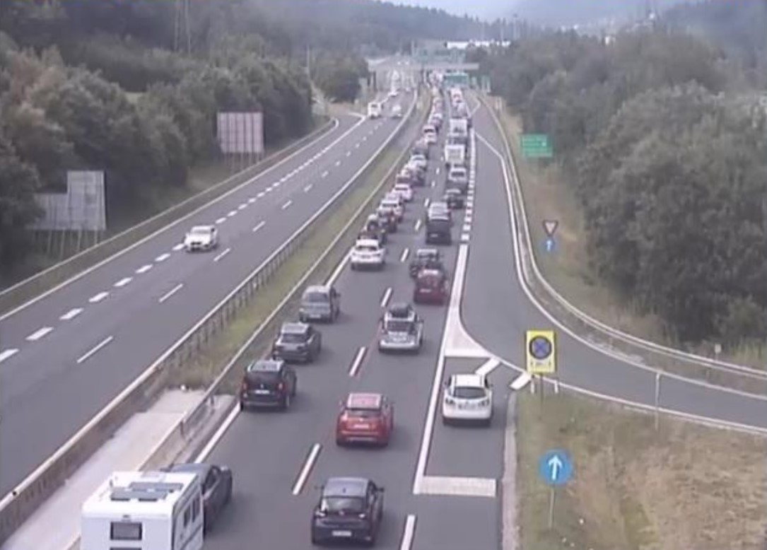 svtocesta, Gorenjska, priključek Hrušica, kolona