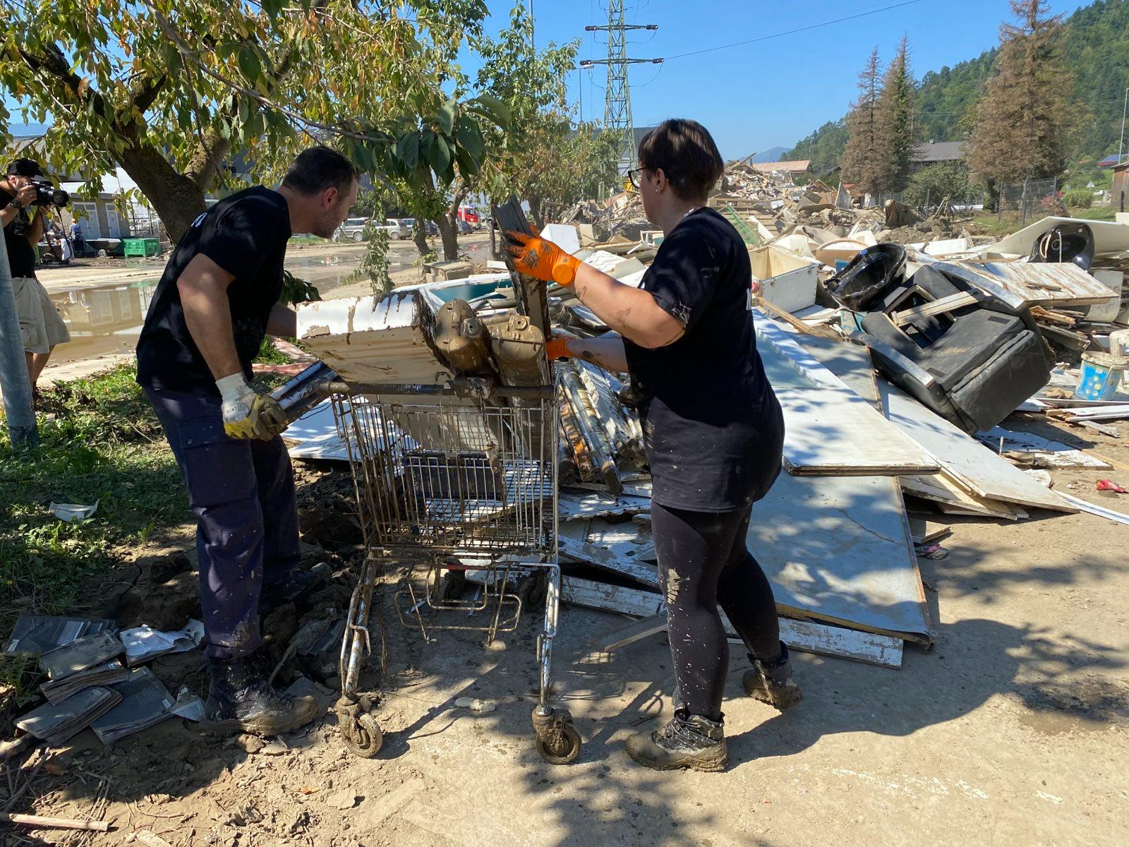 Prostovoljci v Nazarjah (Foto: N1)