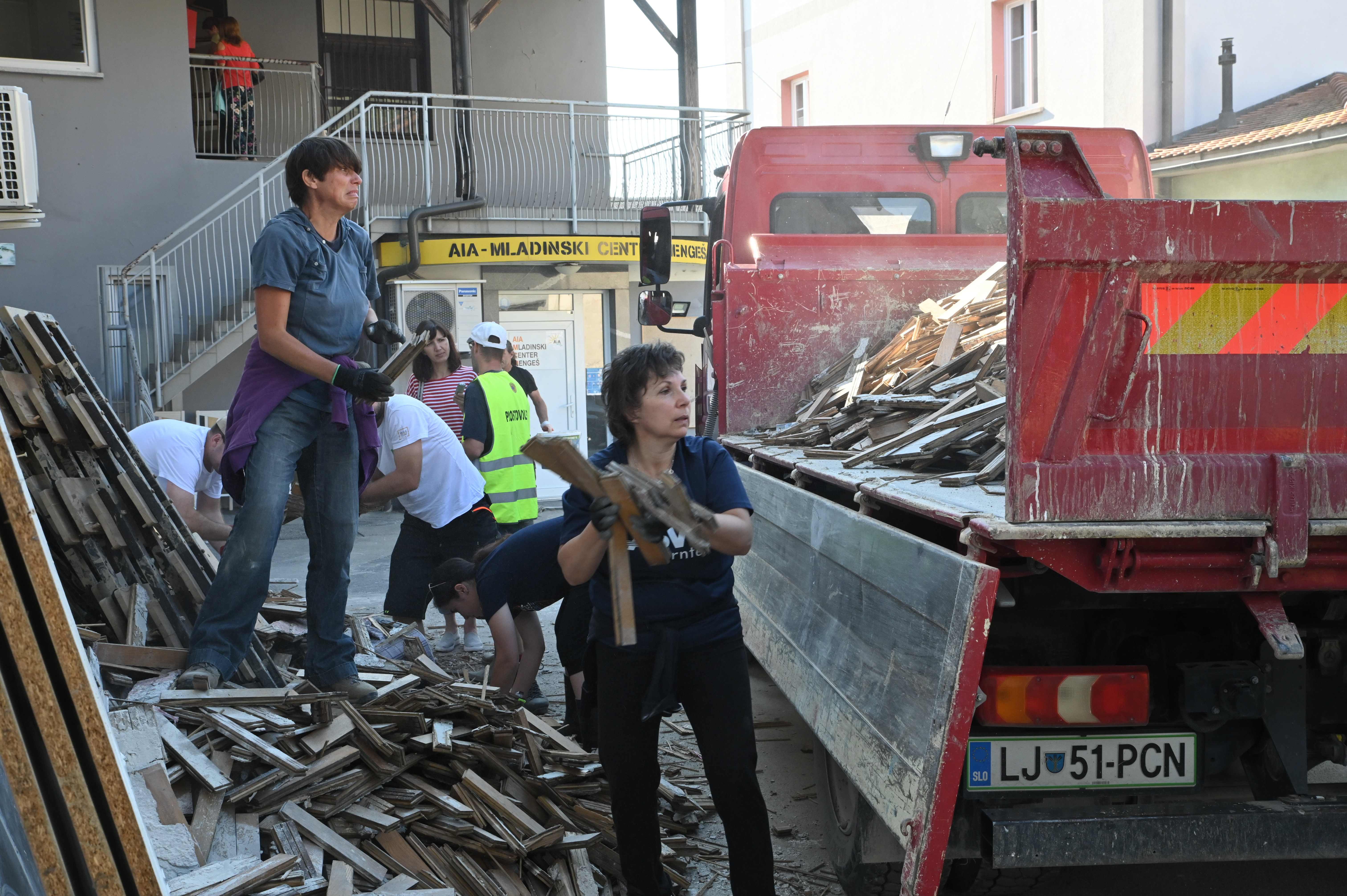 Prostovoljci v Mengšu na dan solidarnosti (Foto: Žiga Živulović jr./BOBO)