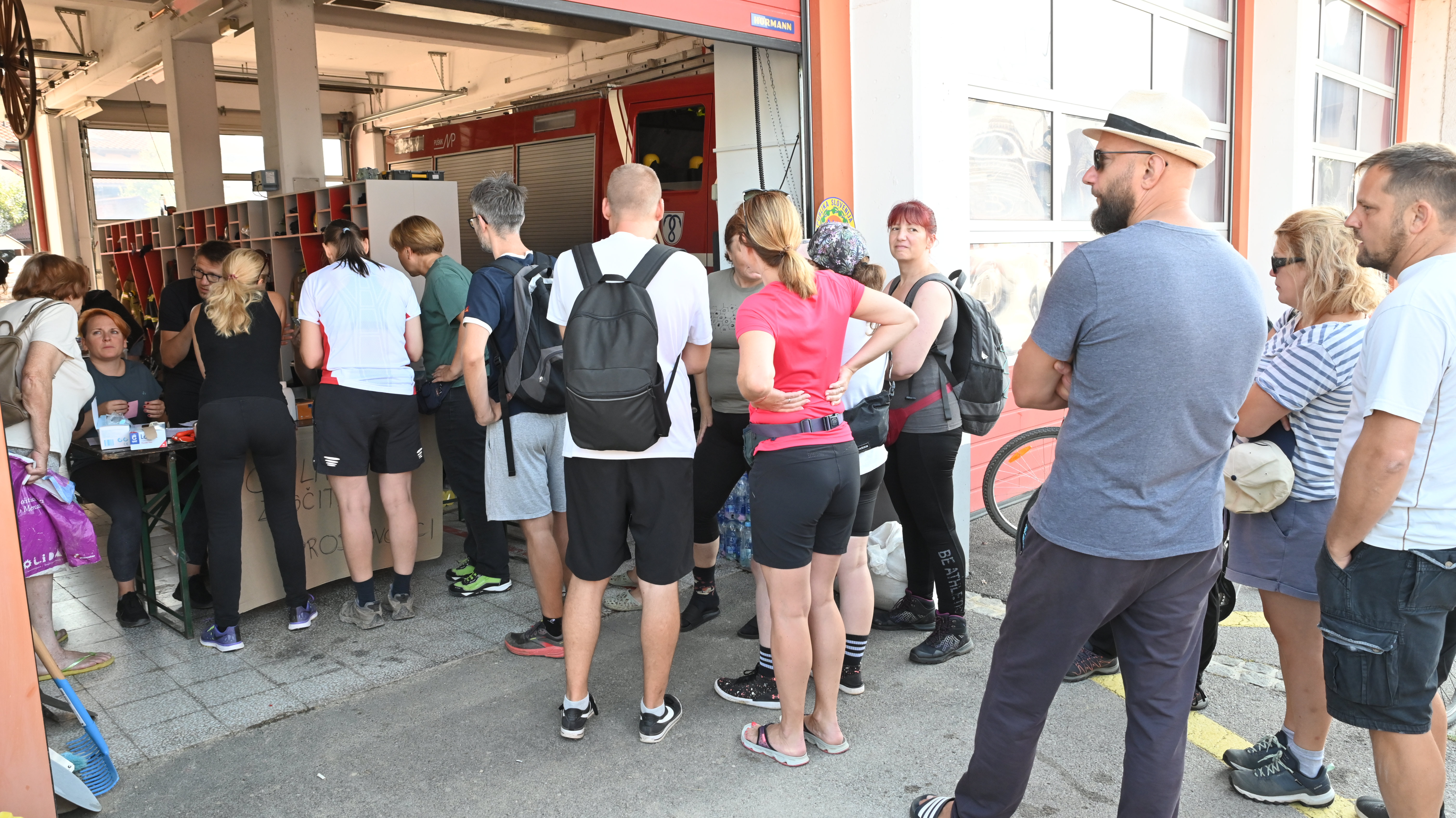 Prostovoljci v Mengšu na dan solidarnosti (Foto: Žiga Živulović jr./BOBO)