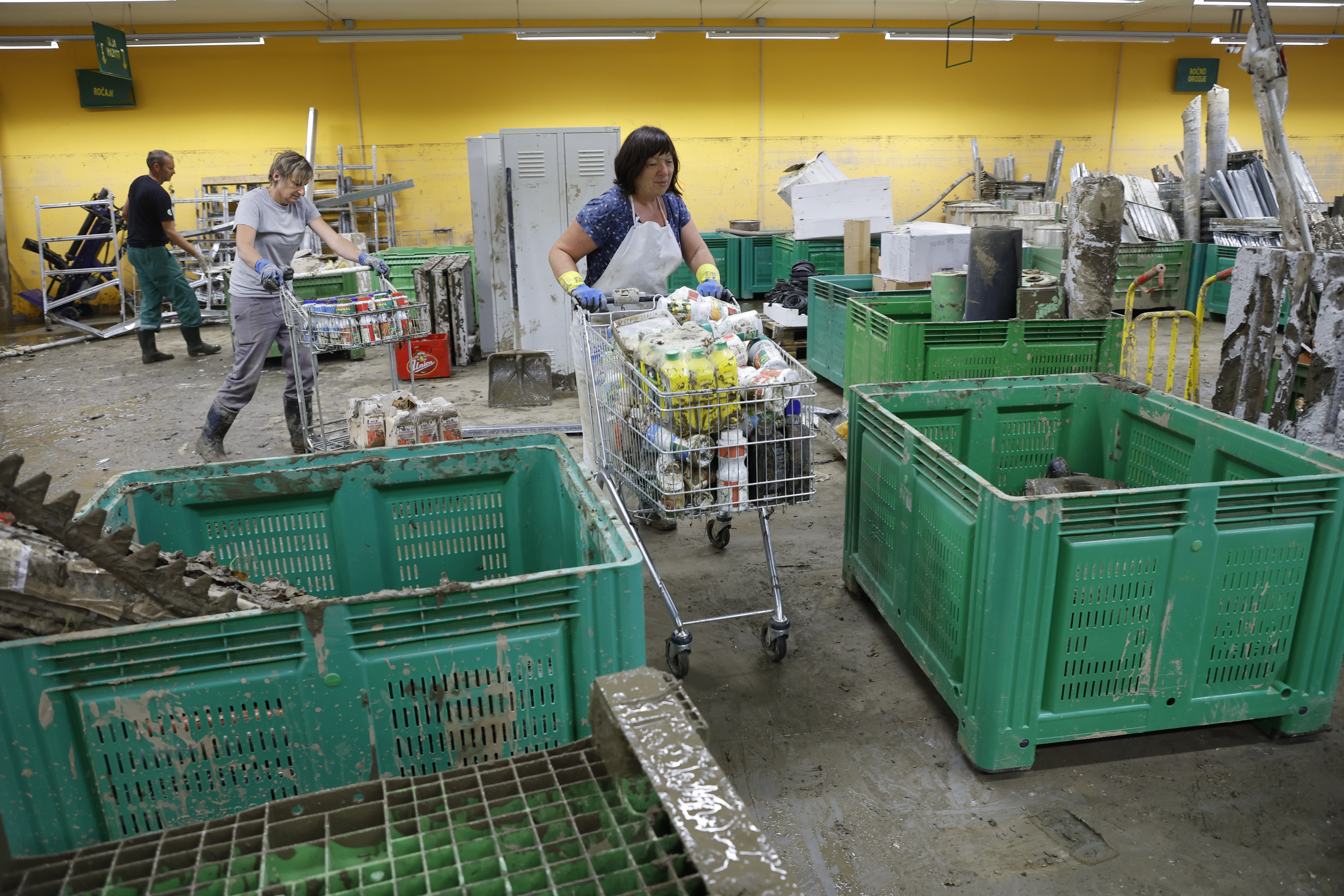 Prostovoljci v Nazarjah na dan solidarnosti (Foto: Borut Živulović/BOBO)