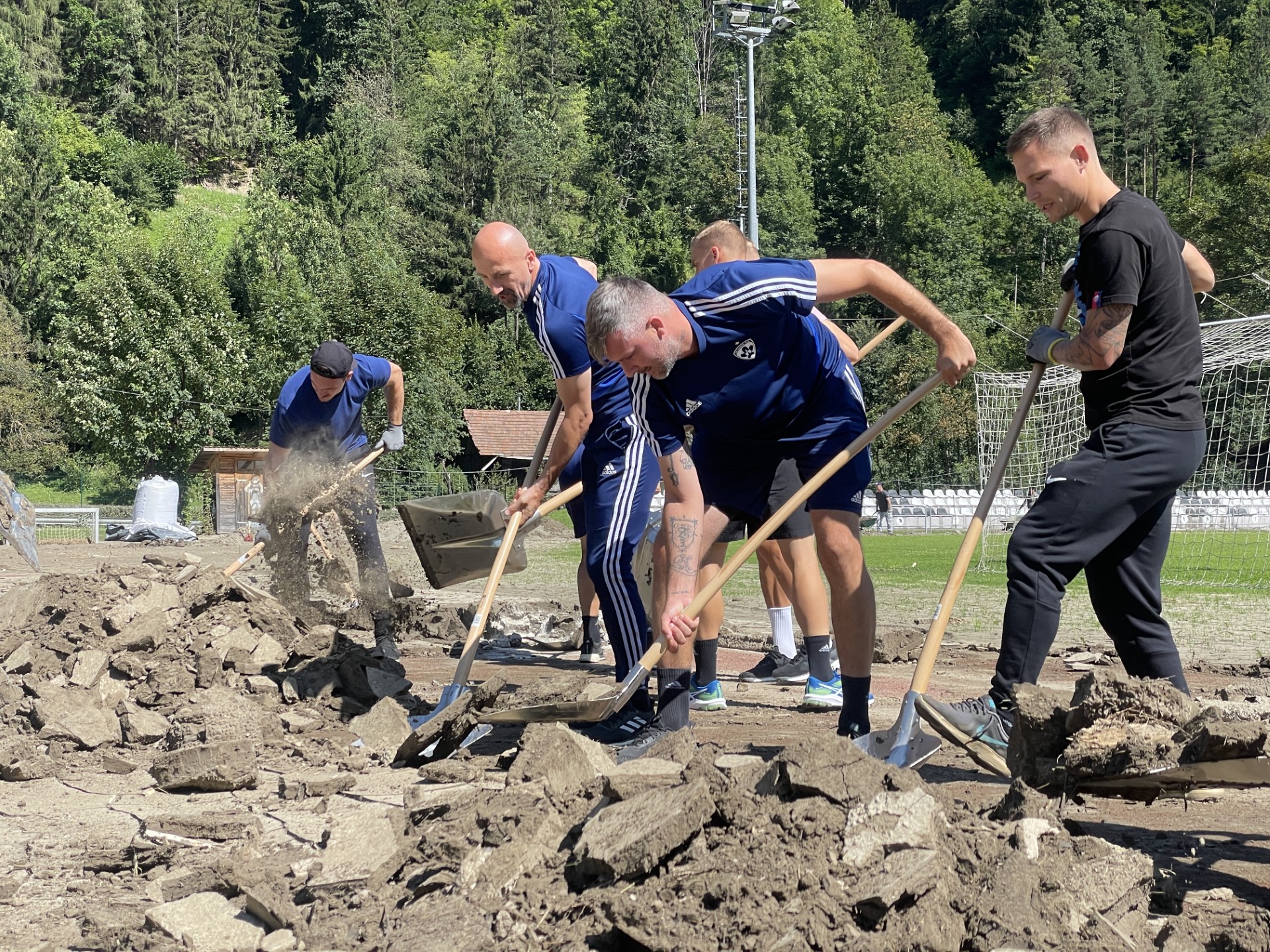 Dan solidarnosti, Črna na Koroškem, pomagajo tudi nogometaši NK Maribor