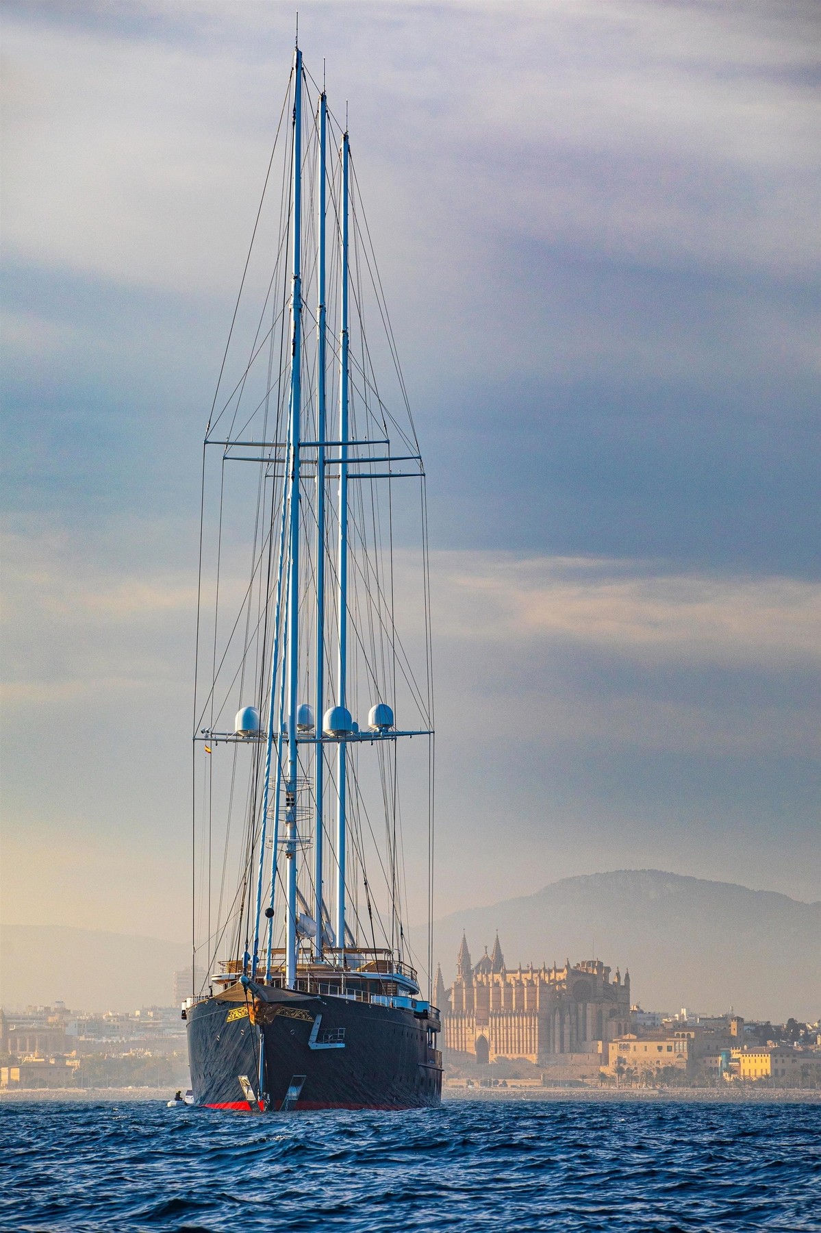 Jahta Koru, ki je v lasti Jeffa Bezosa