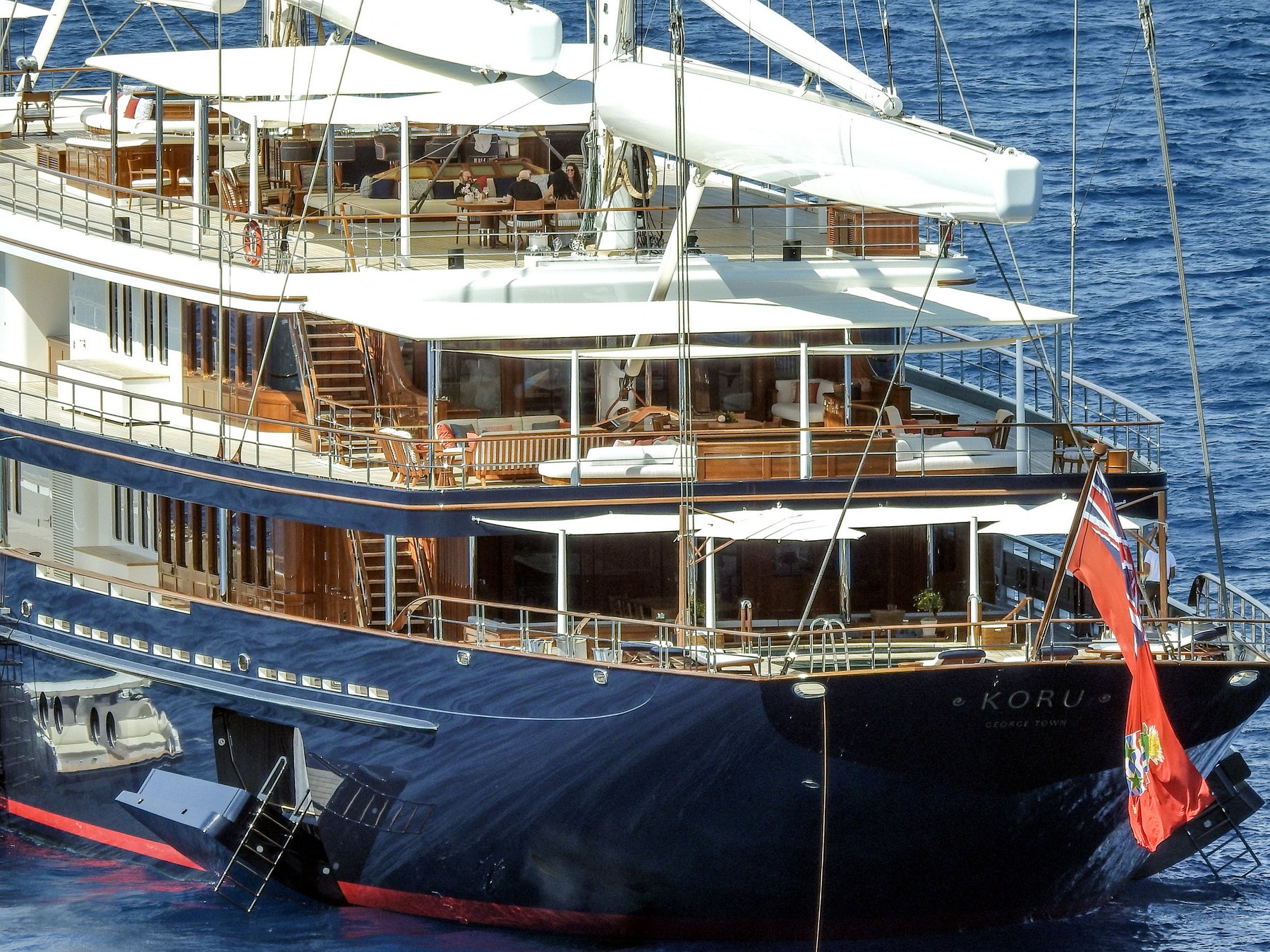 Jahta Koru, ki je v lasti Jeffa Bezosa