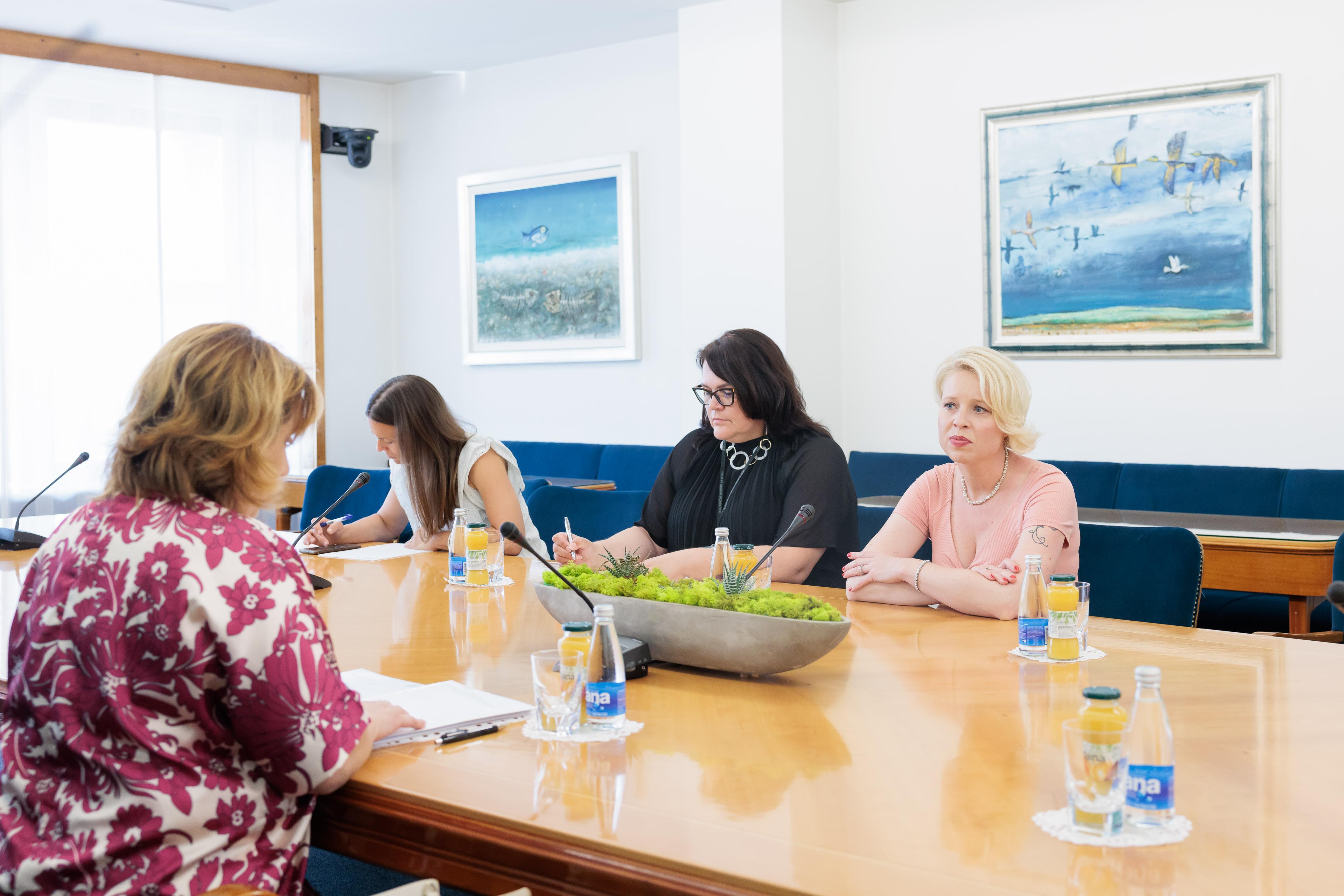 Simona Šeremet Kalanj, Urška Klakočar Zupančič