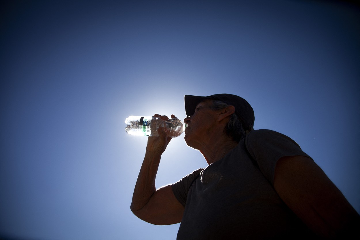 sprehod,gore,vročina,kapa,sonce,voda,alpe,teperatura,Col du Granon