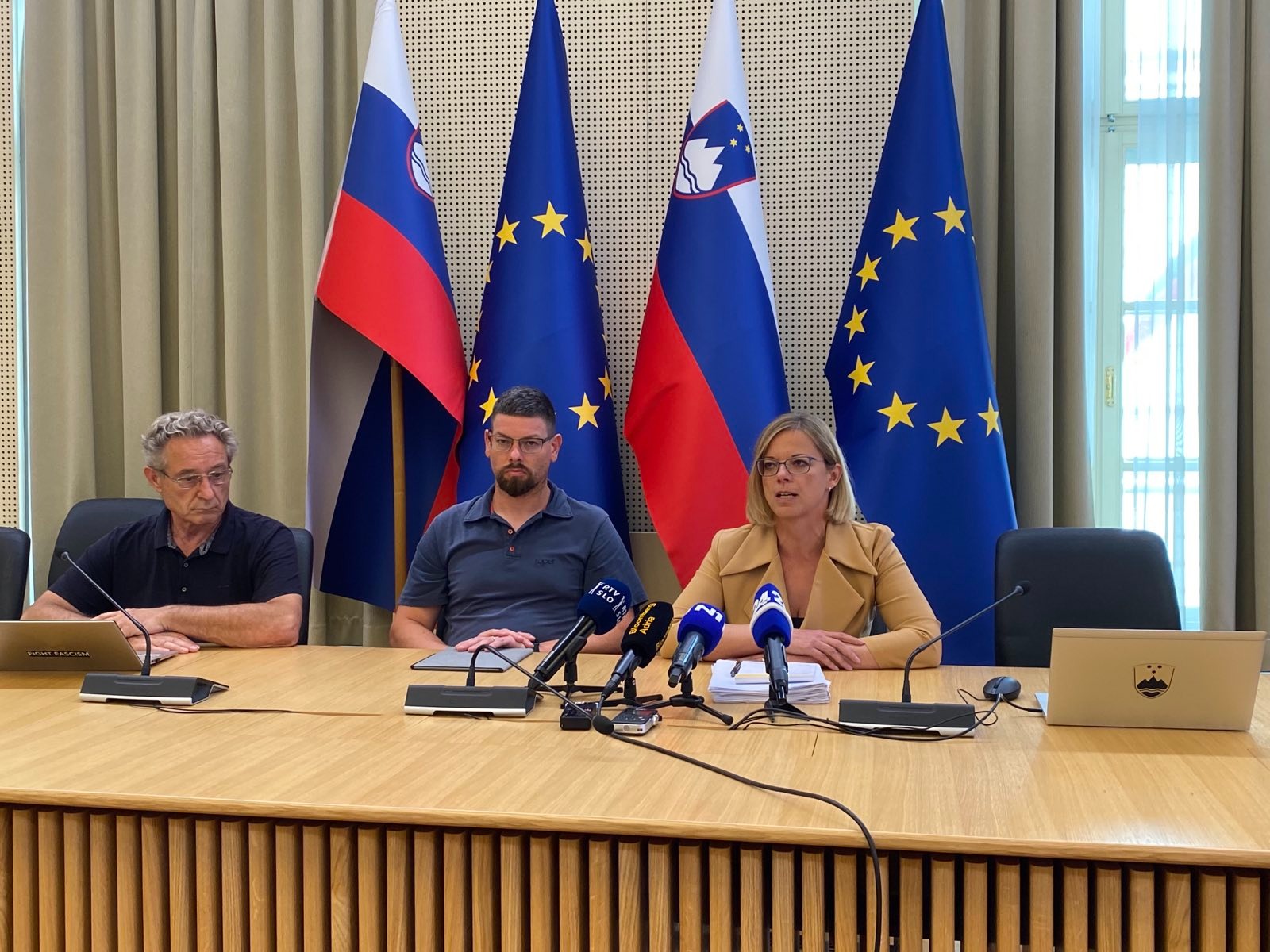 Pogajanja, sindikati, ministrstvo za upravo, Sanja Ajanović Hovnik