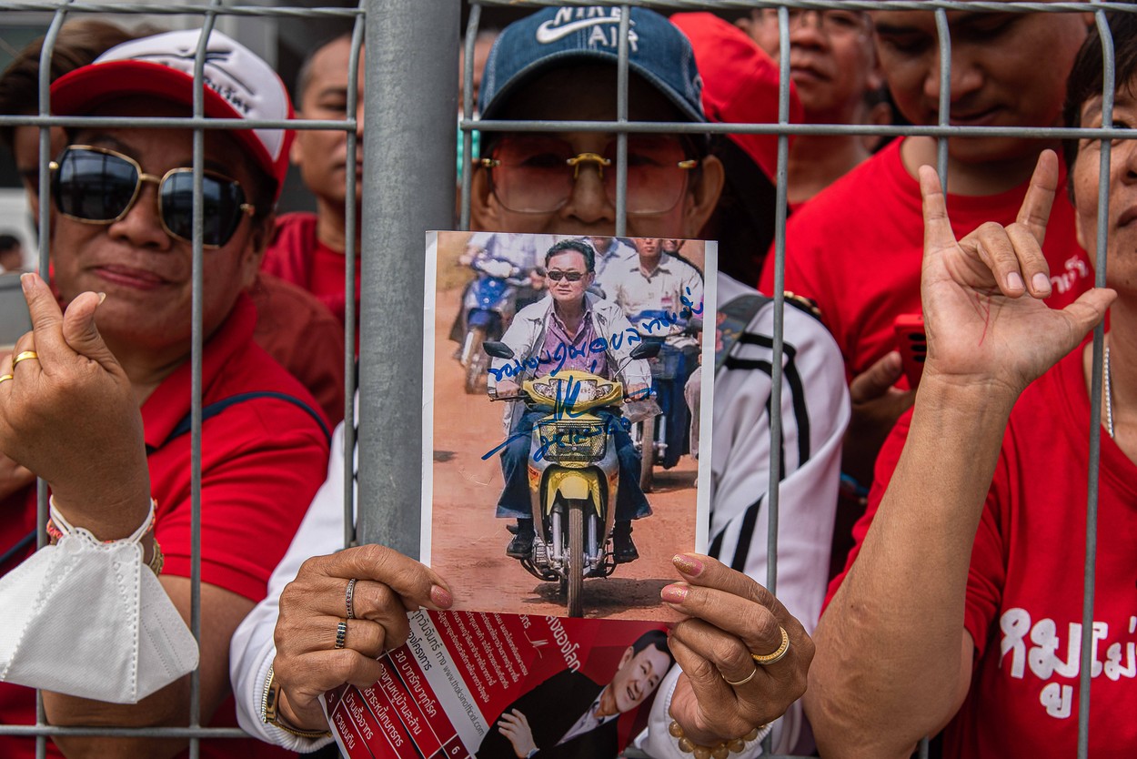 Podporniki bivšega tajskega premierja Thaksina Shinawatre.