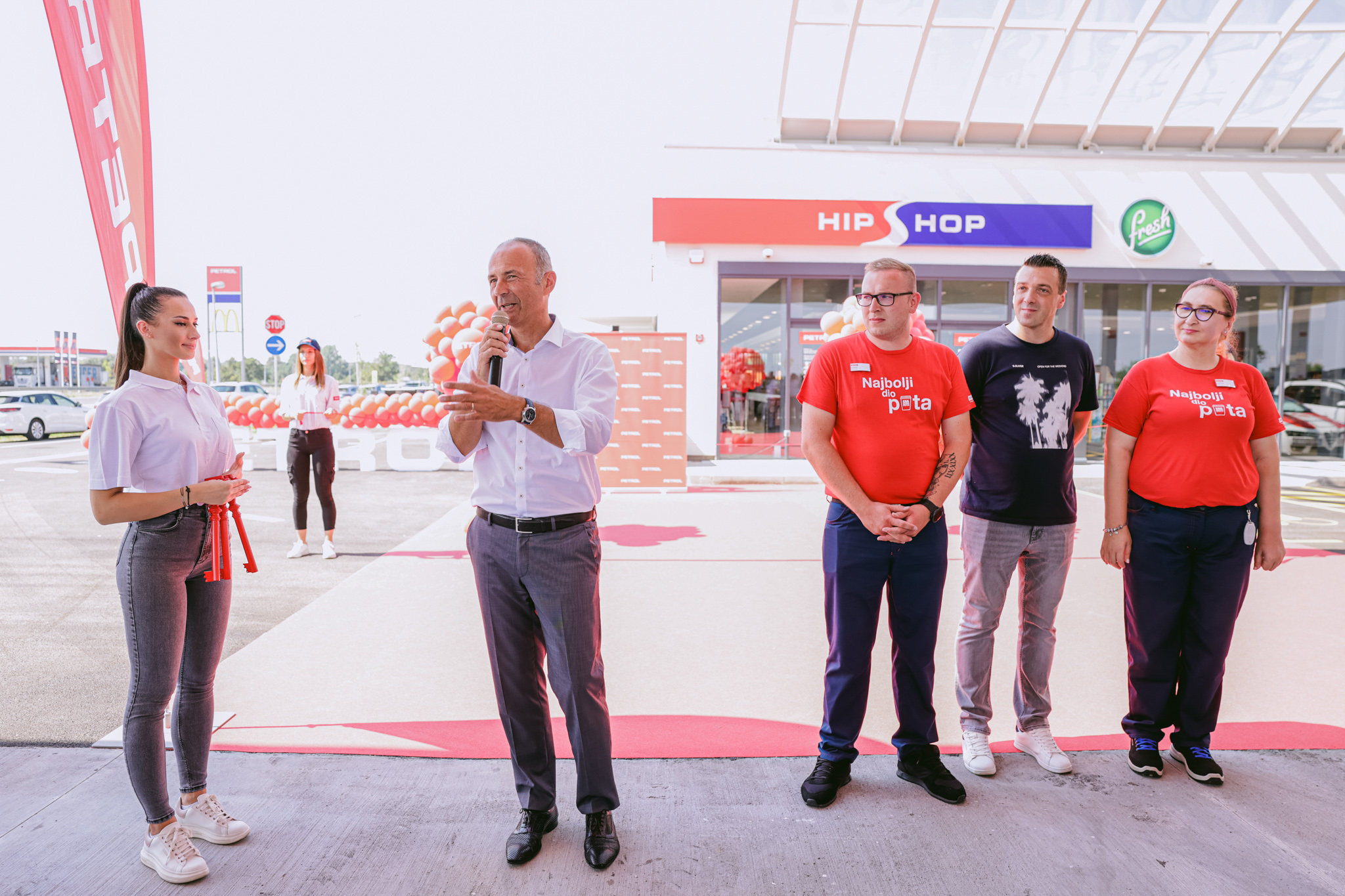 petrol,hrvaška,prodajalna,nada drobne,trgovina,prenova,Jože Smolič,Niko Knez