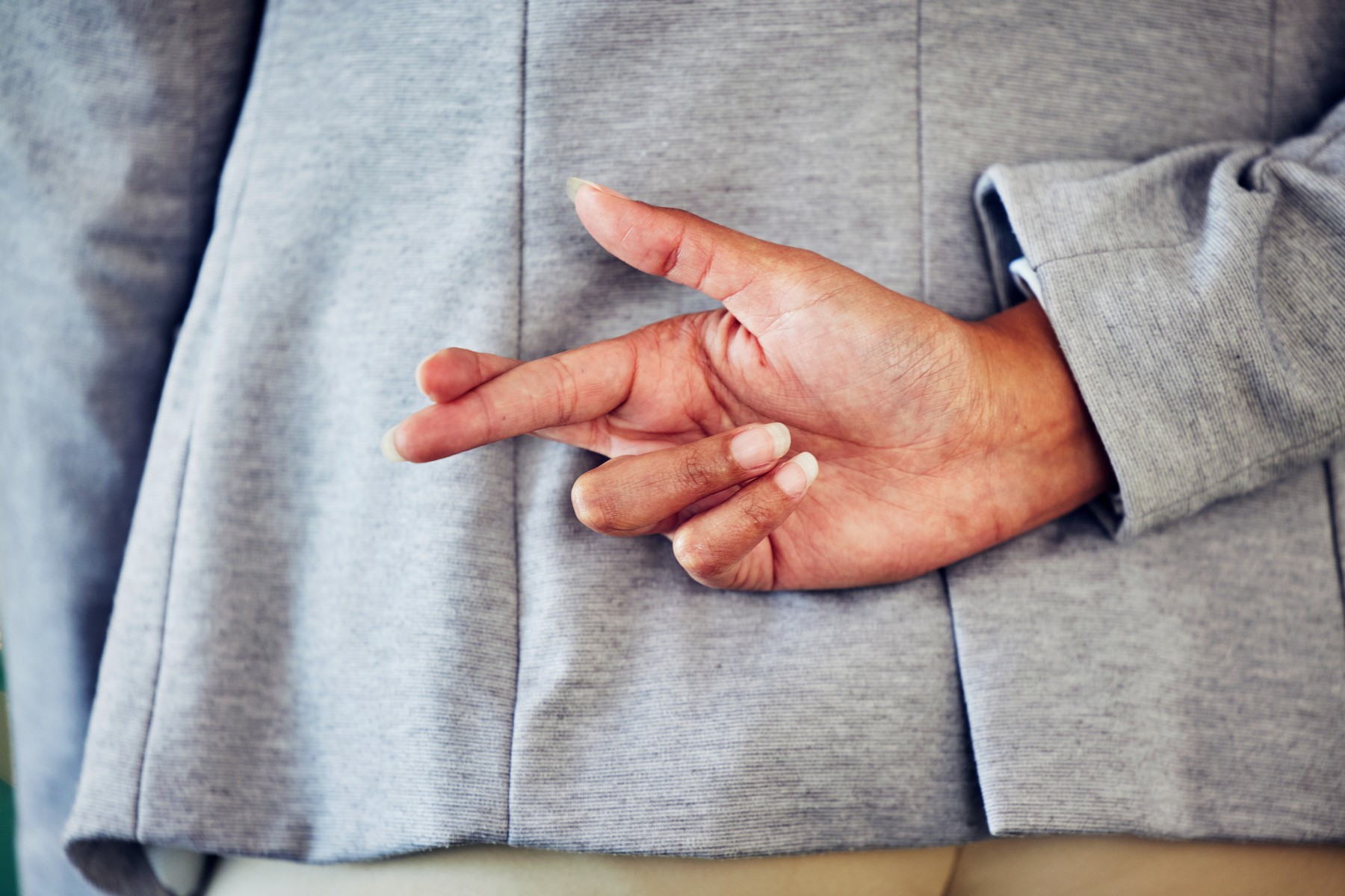 prekrižani prsti, prevara, laž, laganje