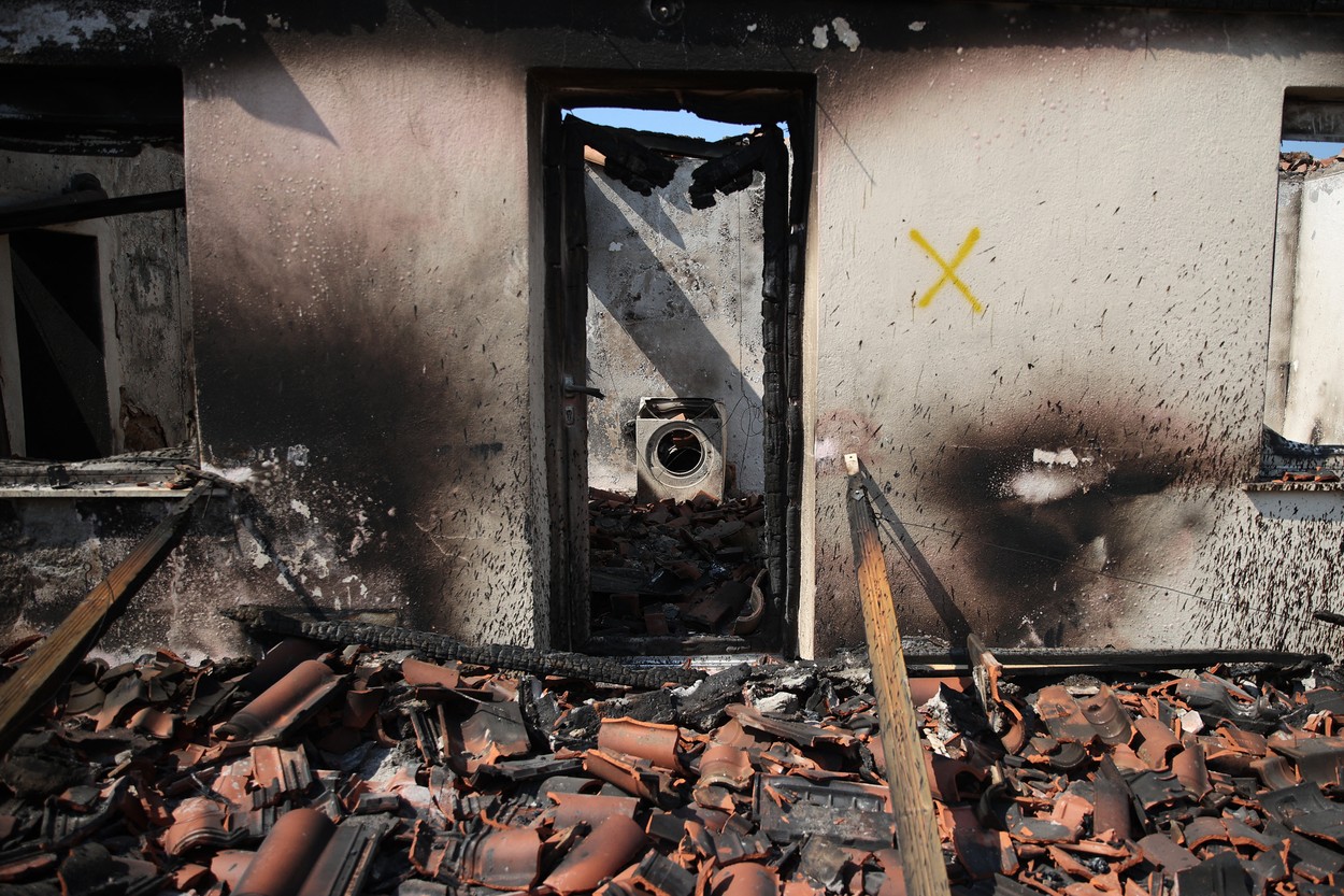 Posledice požara, ki divja na severovzhodu Grčije.