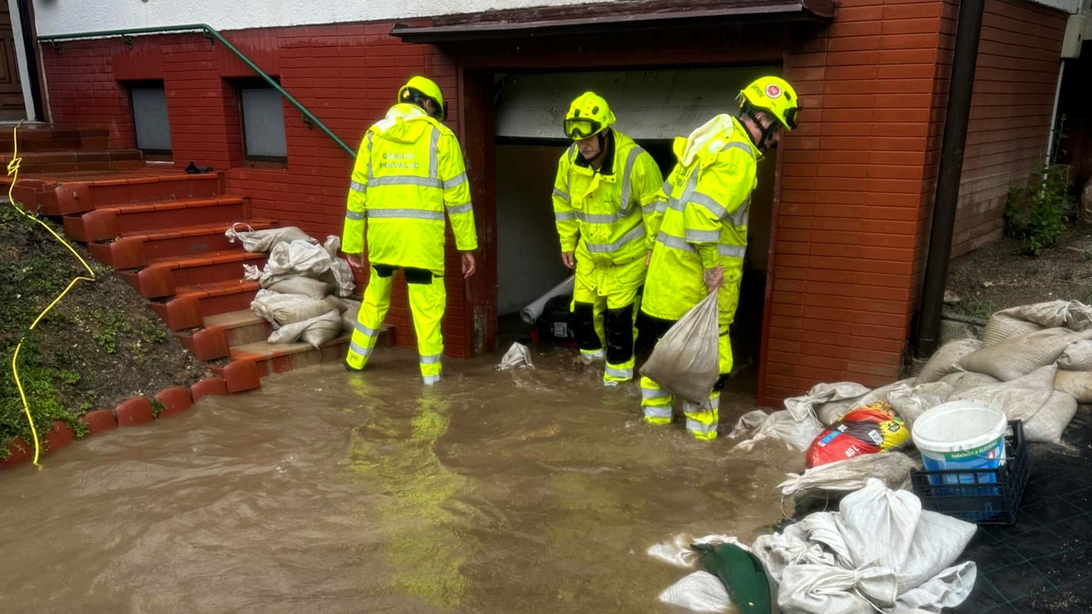 gasilci, poplave, oprema