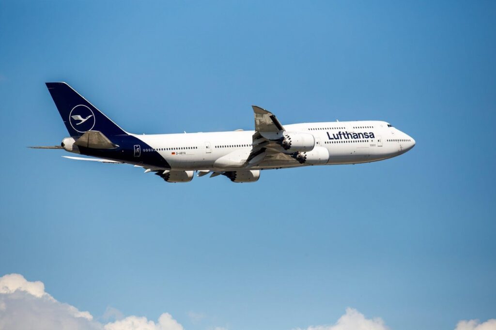 1693838675-lufthansa-1024x682.jpg