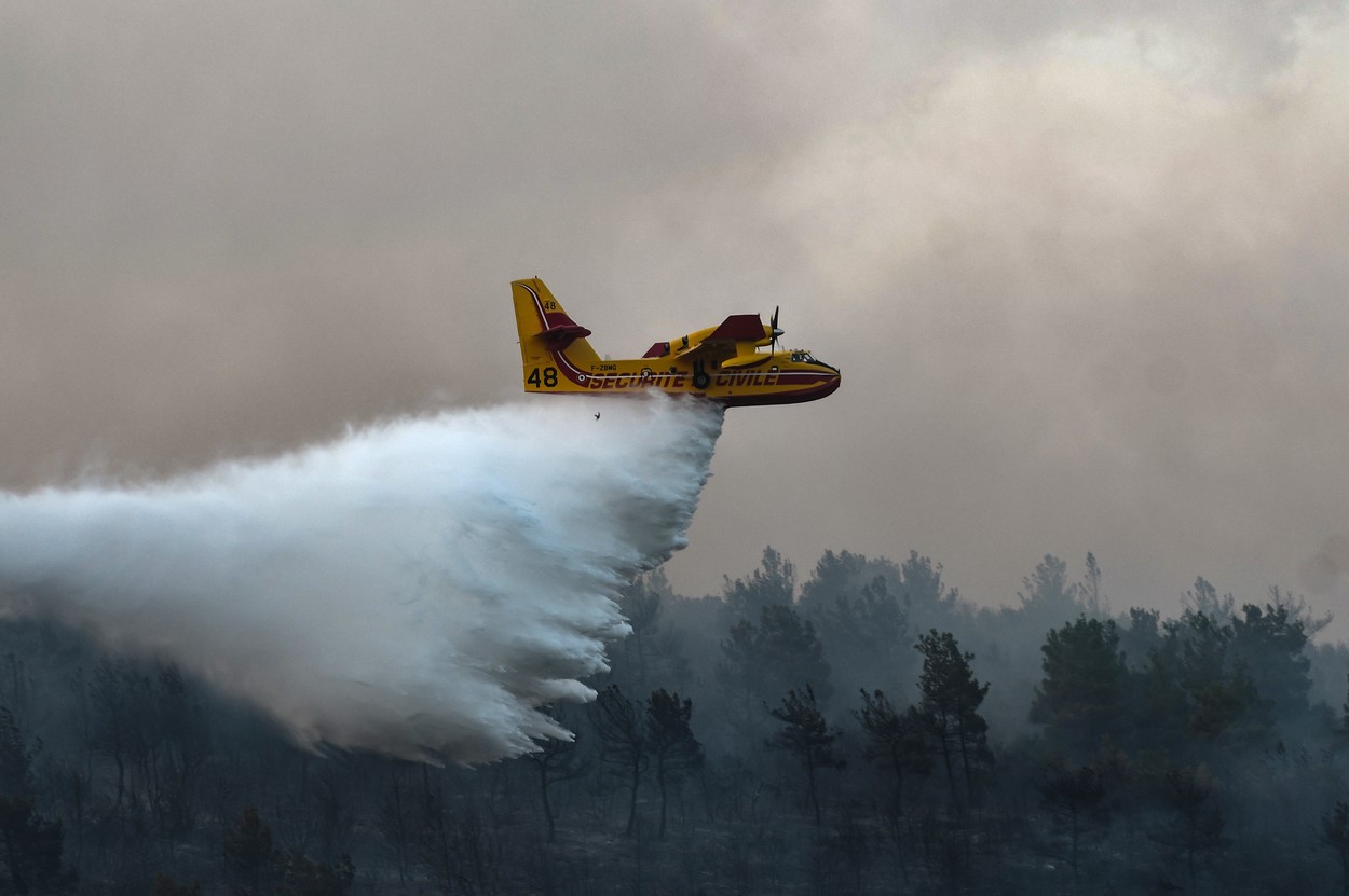 Na severovzhodu Grčije že dva tedna pustoši požar.