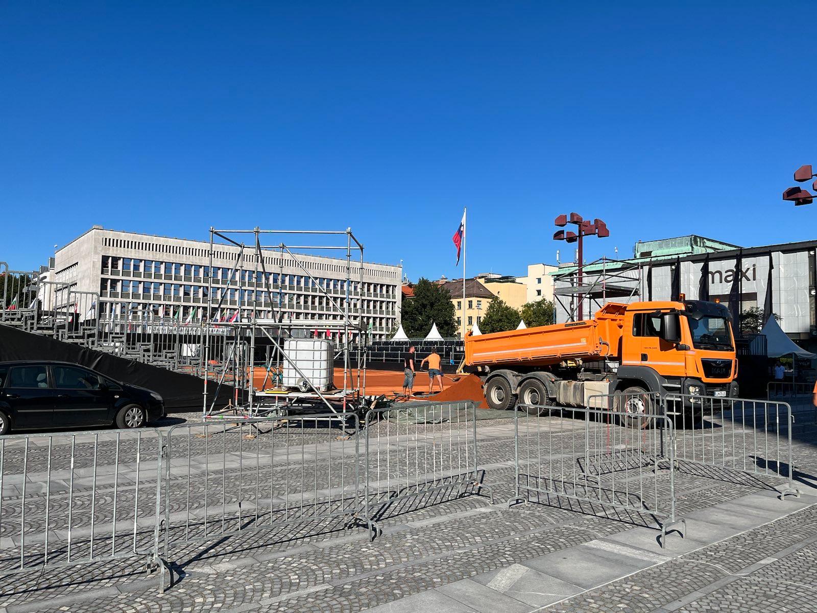 Teniško igrišče na Trgu republike.