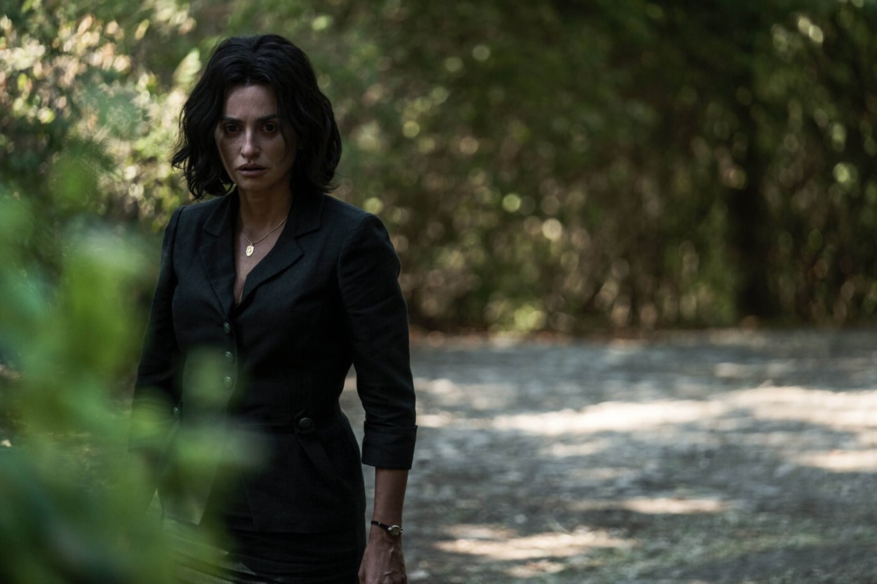 Prizor iz filma Michaela Manna Ferrari, kjer je Penelopa Cruz zaigrala skupaj z Adamom Driverjem.