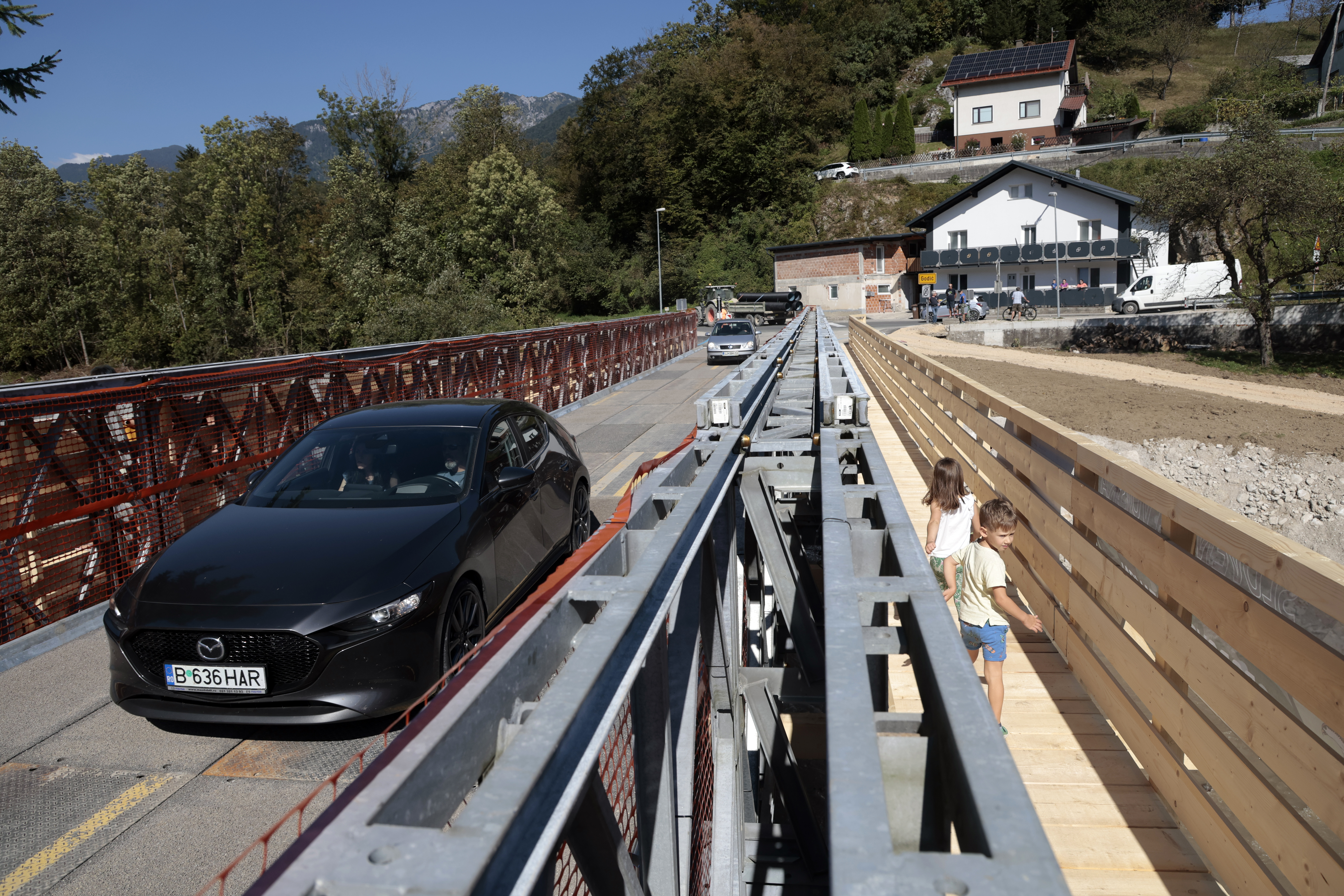 Otvoritev začasnega mostu v Stahovici.