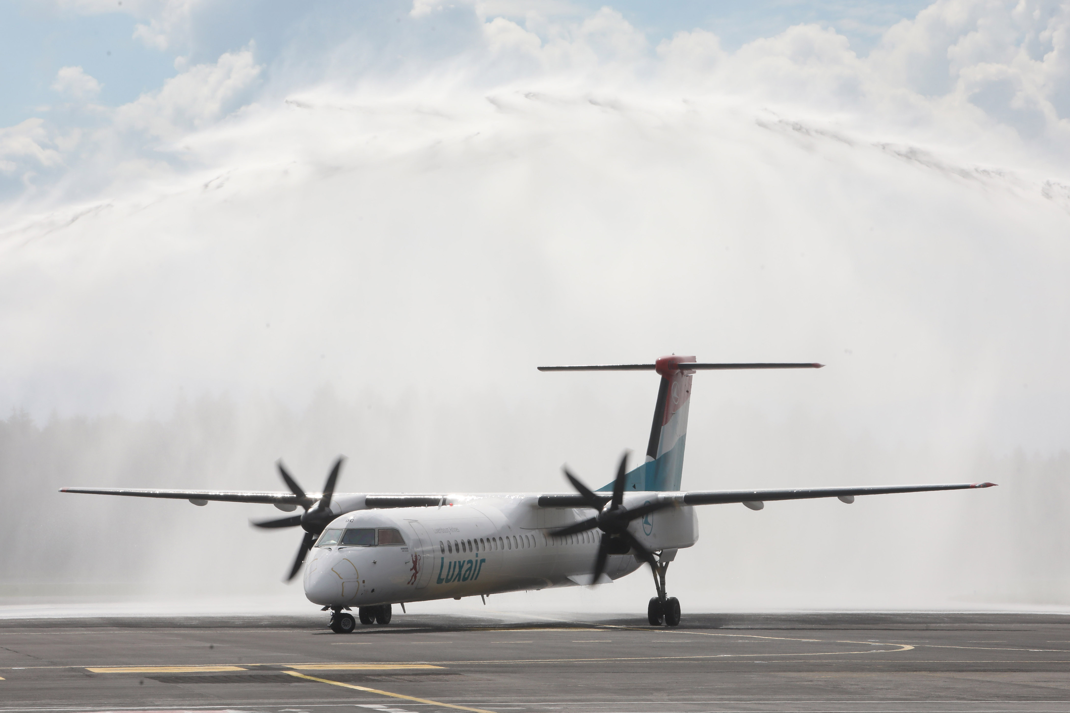 Letališče Jožeta Pučnika, Brnik, letalo